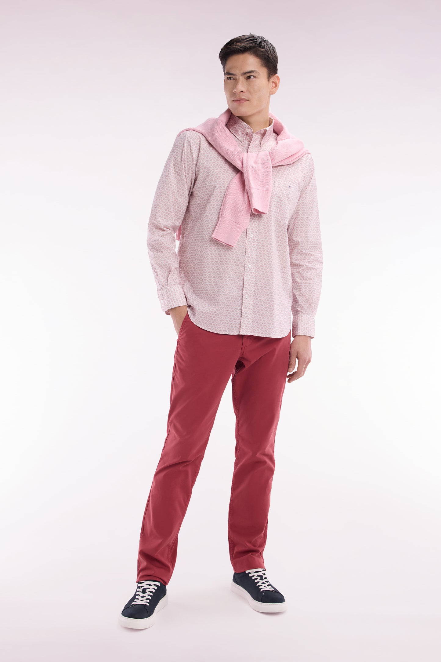 Red straight-cut stretch cotton pleat-free chinos