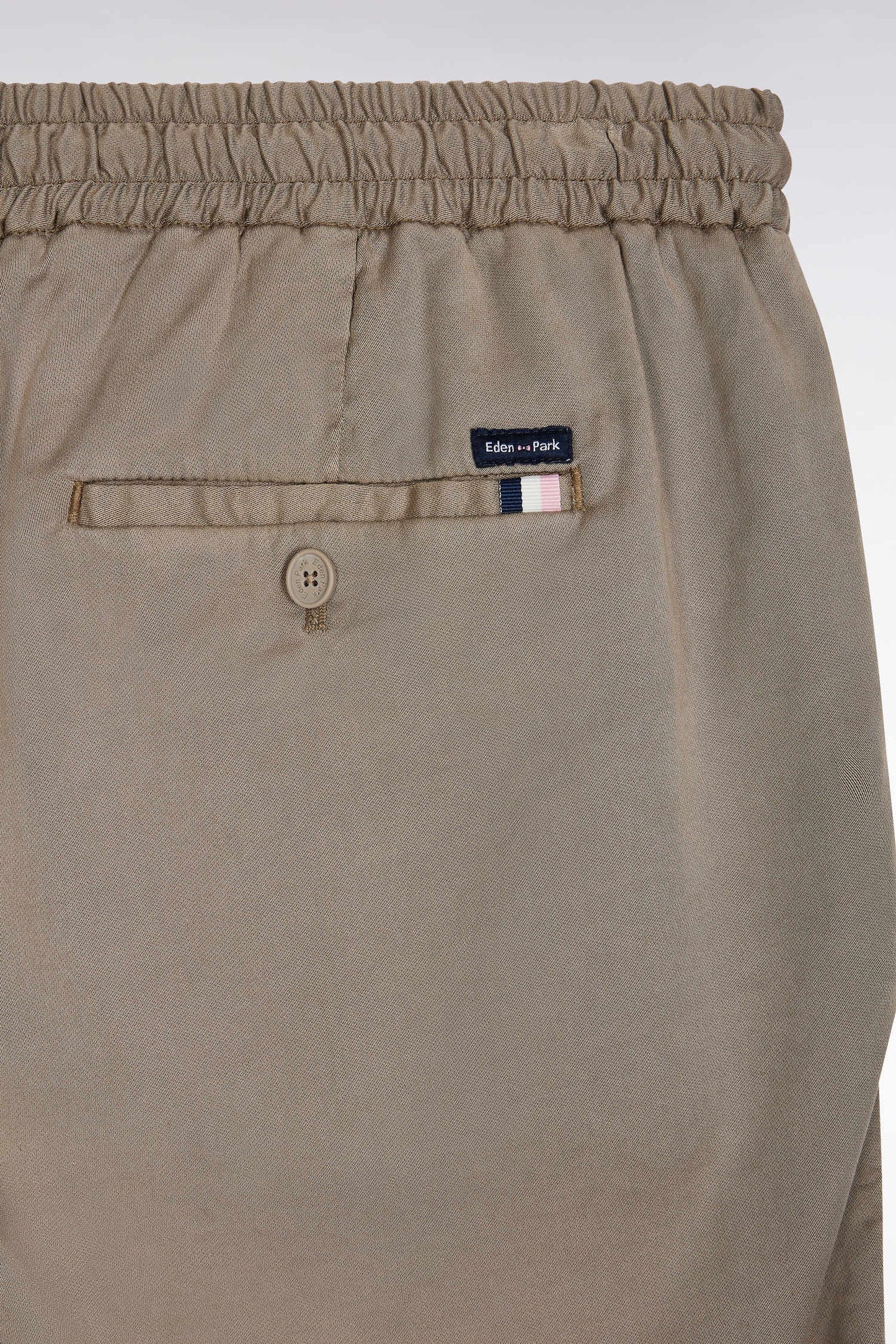 Elasticated waistband sand Bermuda shorts in lyocell and stretch cotton