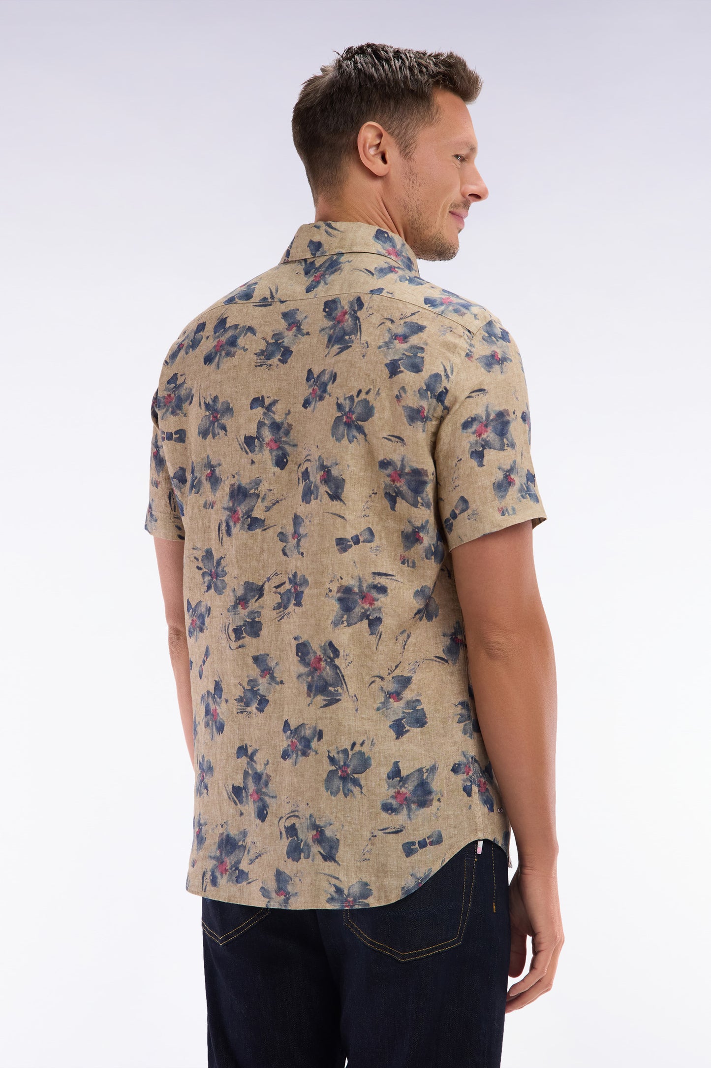 Slim-fit short-sleeved beige linen shirt with grey floral print