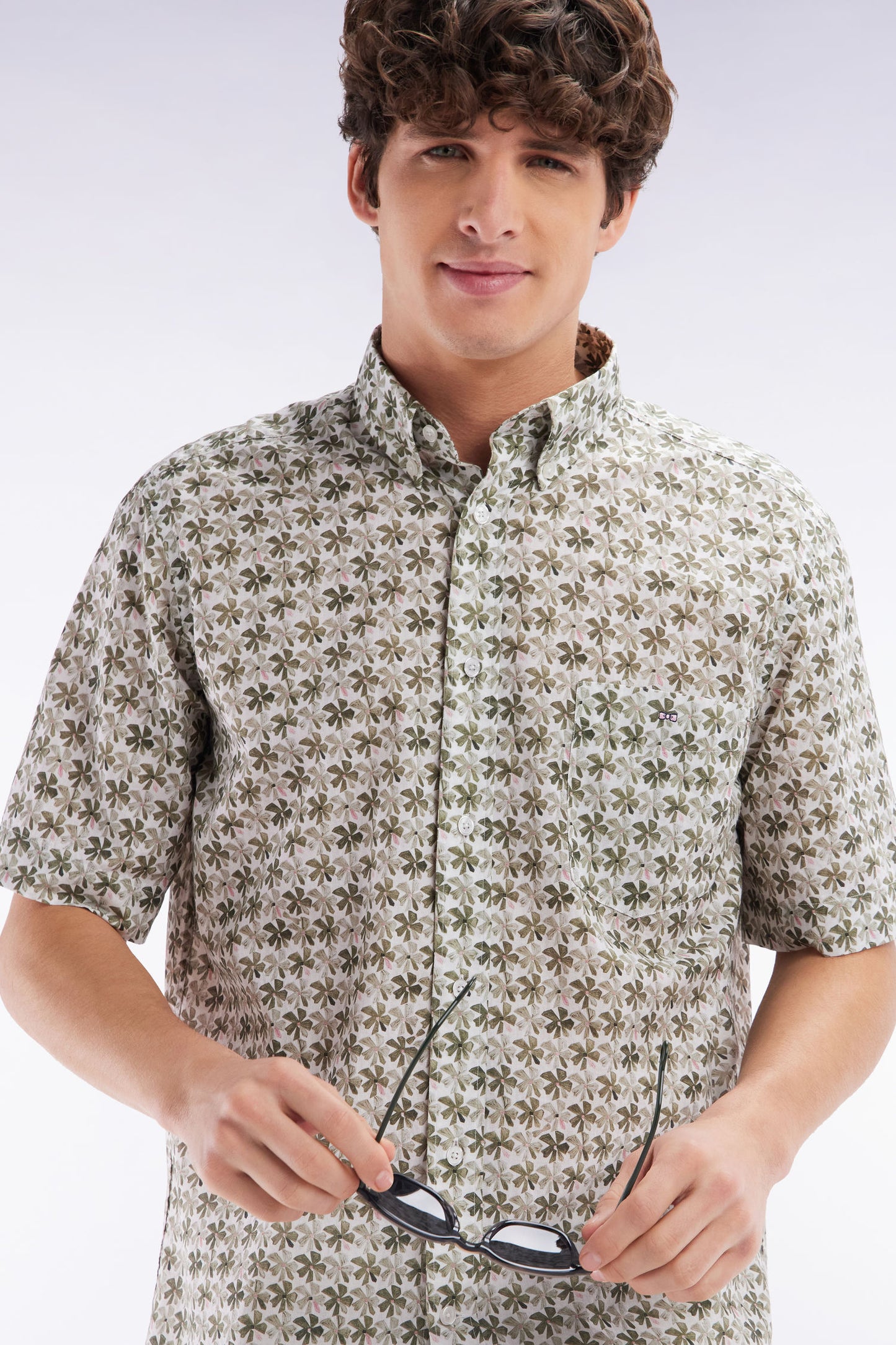 Straight-fit sort-sleeved shirt in khaki cotton with graphic floral print