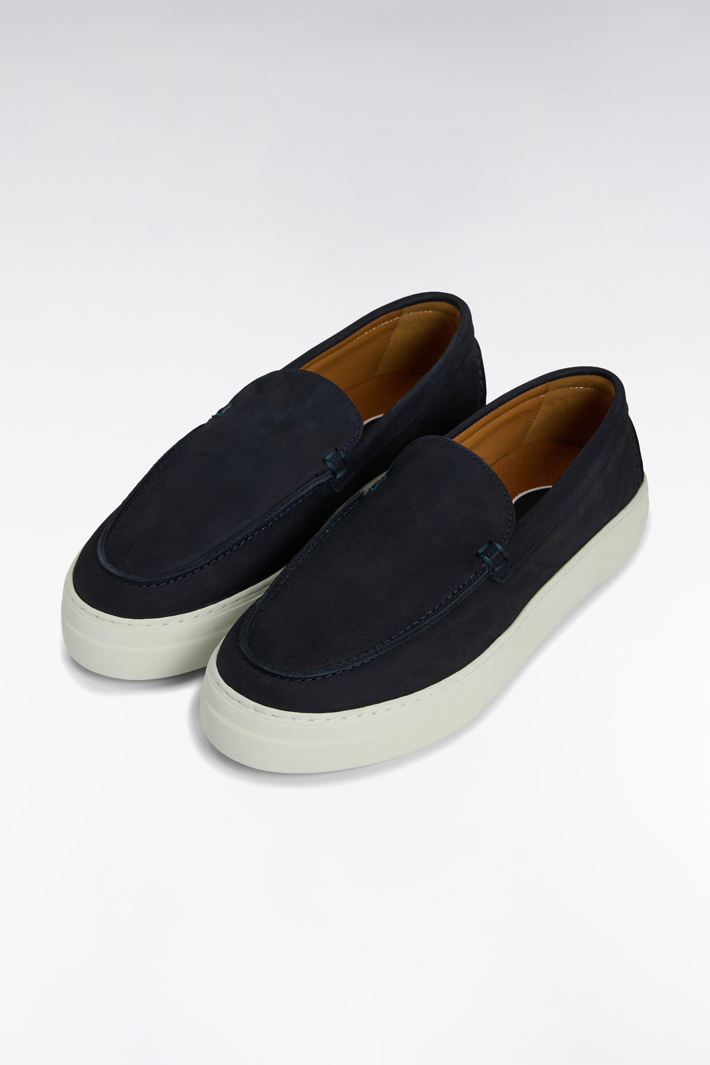 Loafers with sneakers soles in navy suede leather