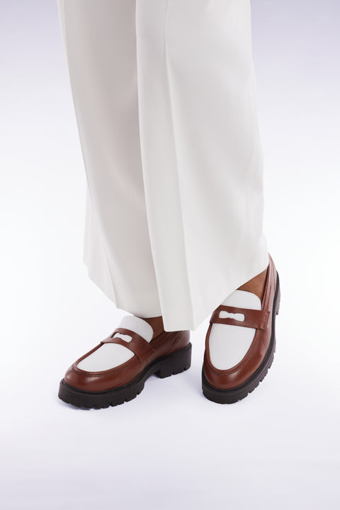 Two-tone brown and white leather loafers - Image 2