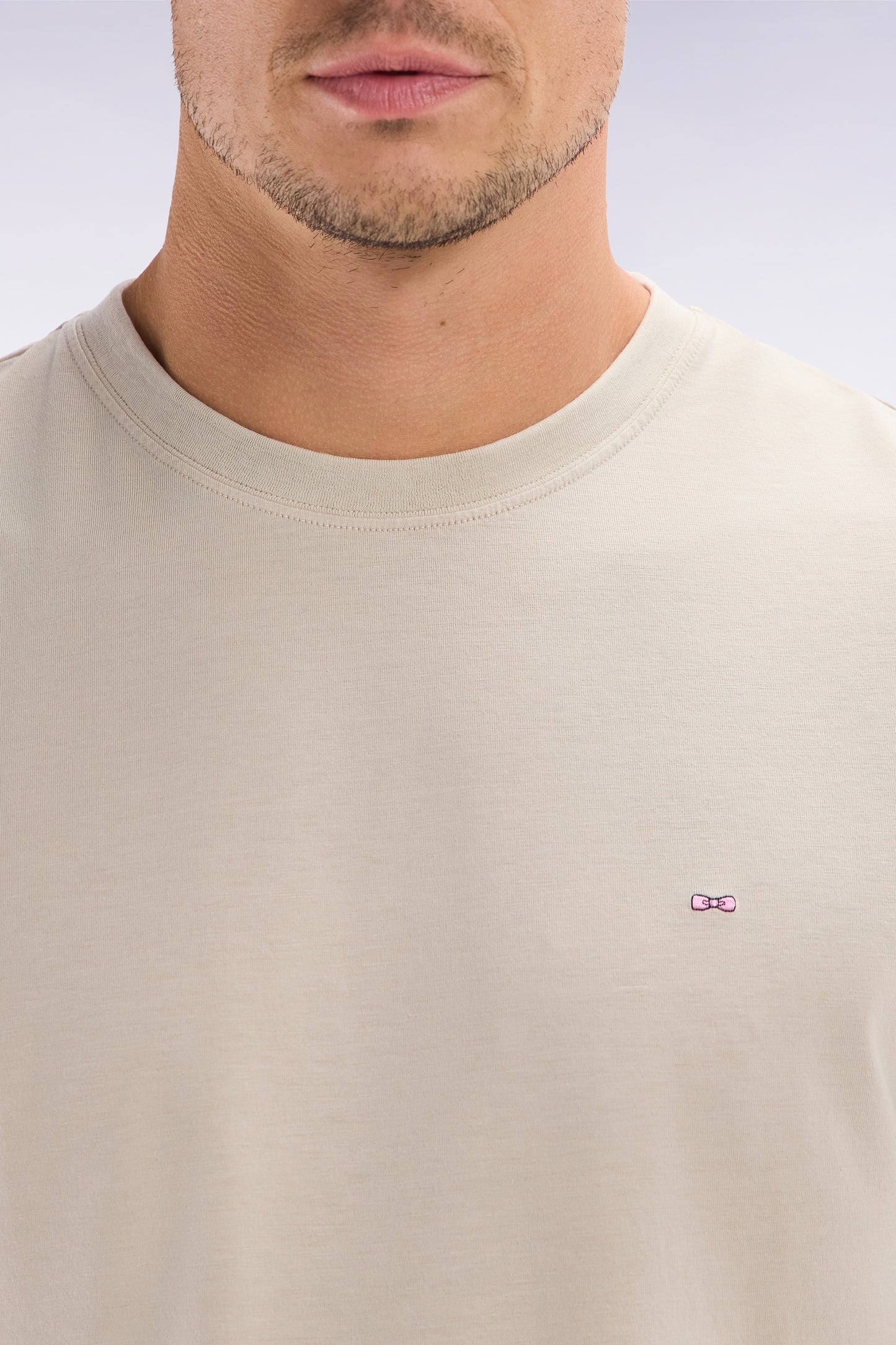 Straight-fit beige short-sleeved T-shirt