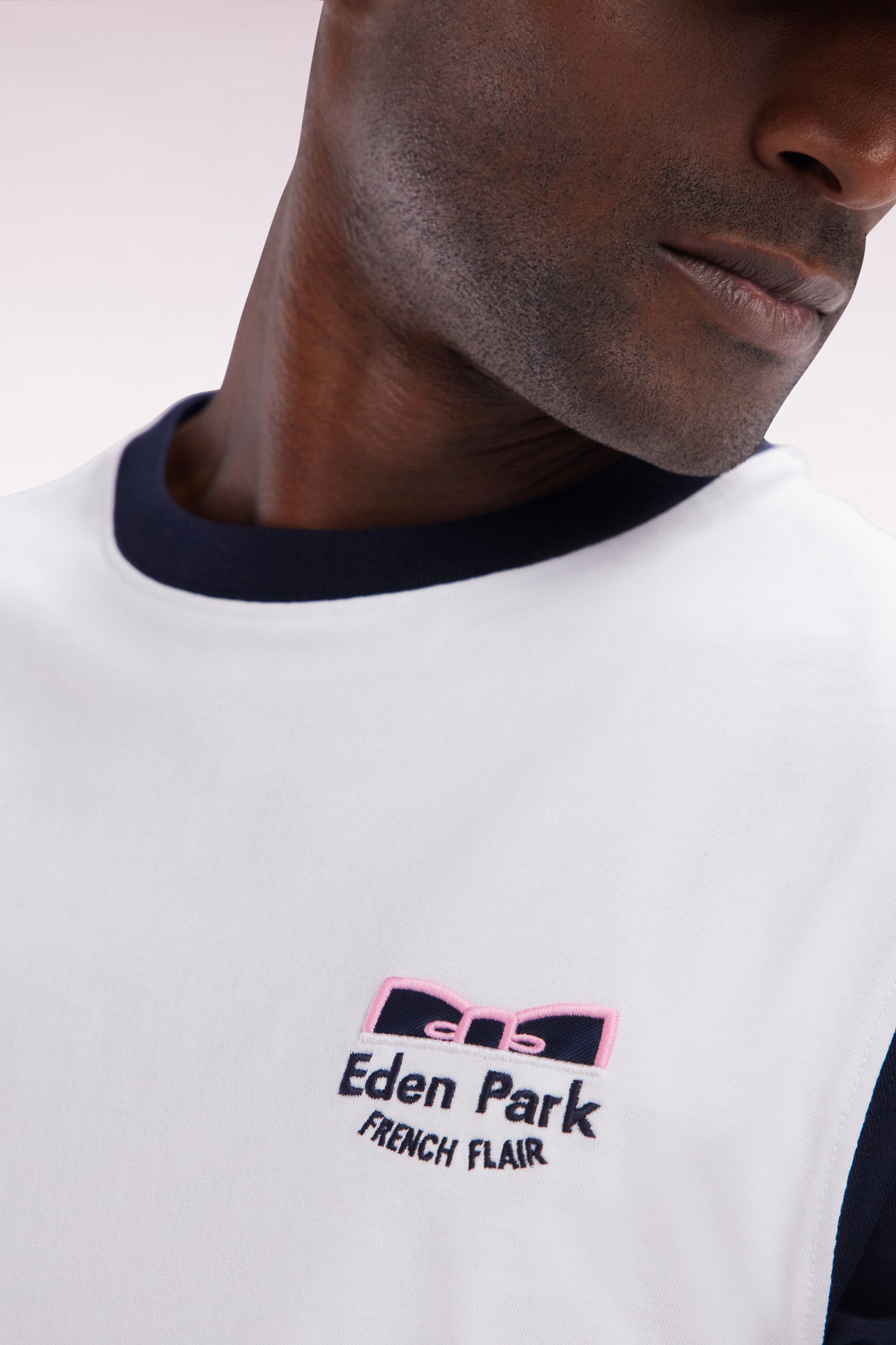 Straight-fit two-tone white cotton T-shirt with Eden Park French Flair embroidery