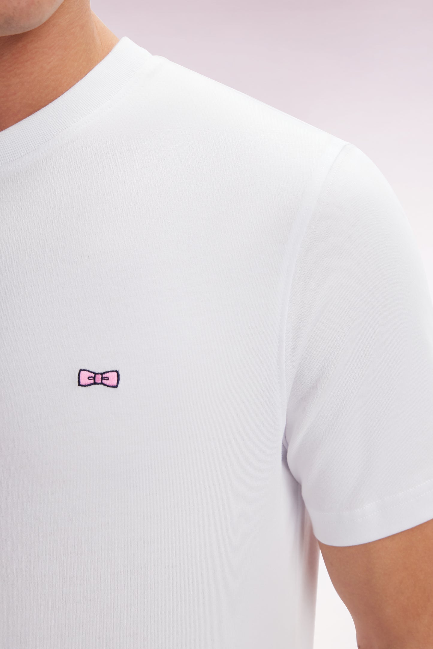 White cotton T-shirt with embroidery on hooped back, straight cut
