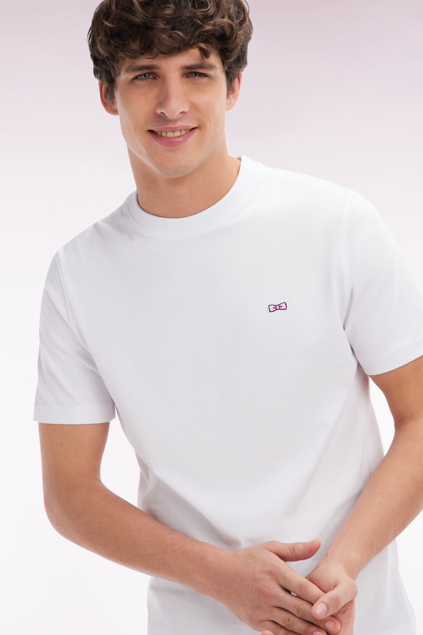 White cotton T-shirt with embroidery on hooped back, straight cut