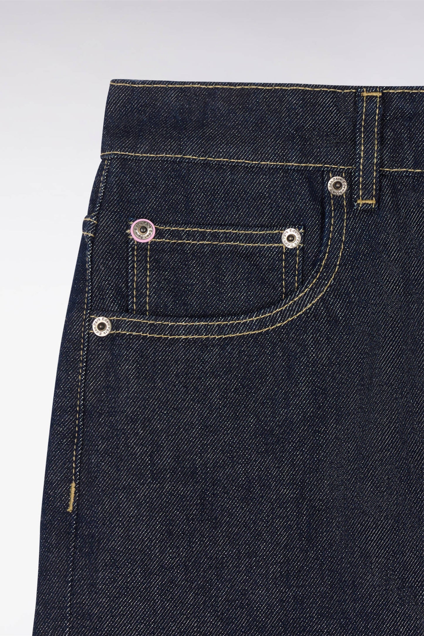 Jean en denim brut coupe regular