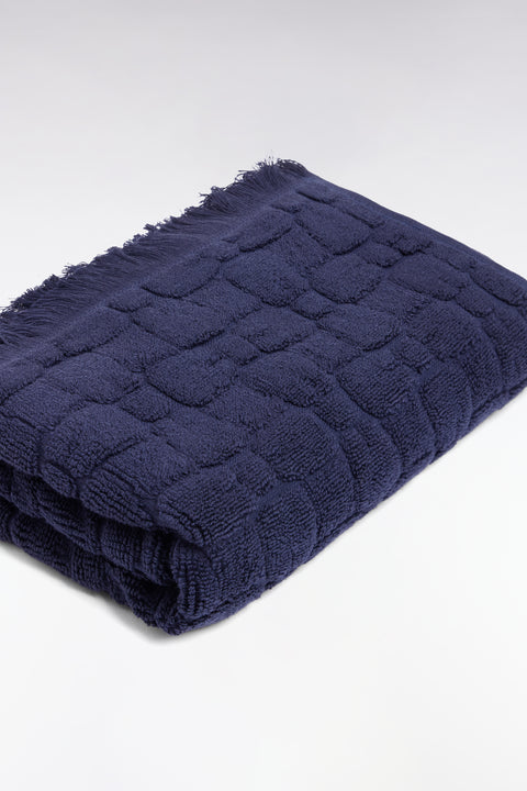 Navy cotton hand towel with bow tie micro-patterns - Image 3