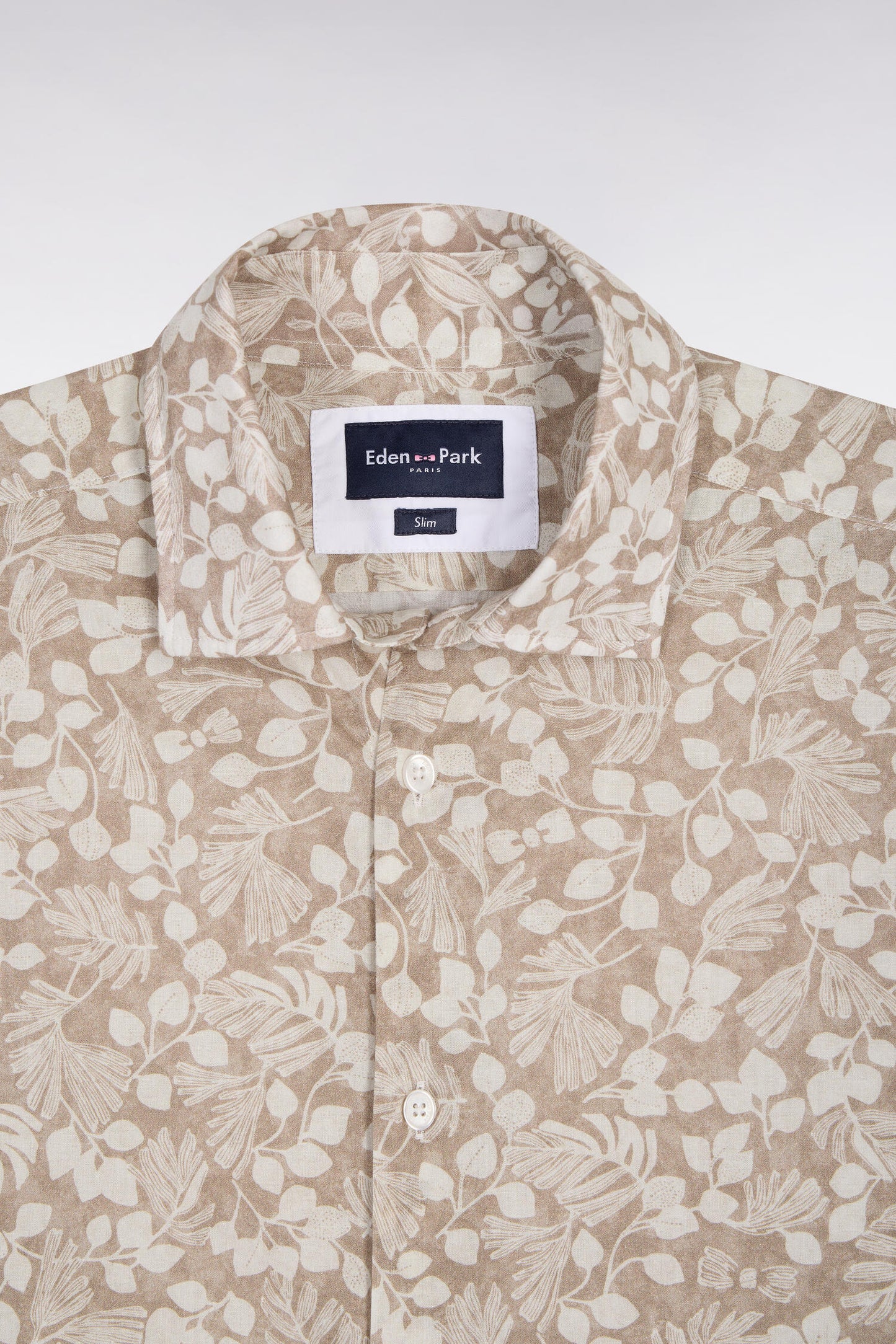 Chemise en popeline de coton beige à micromotifs végétal coupe slim
