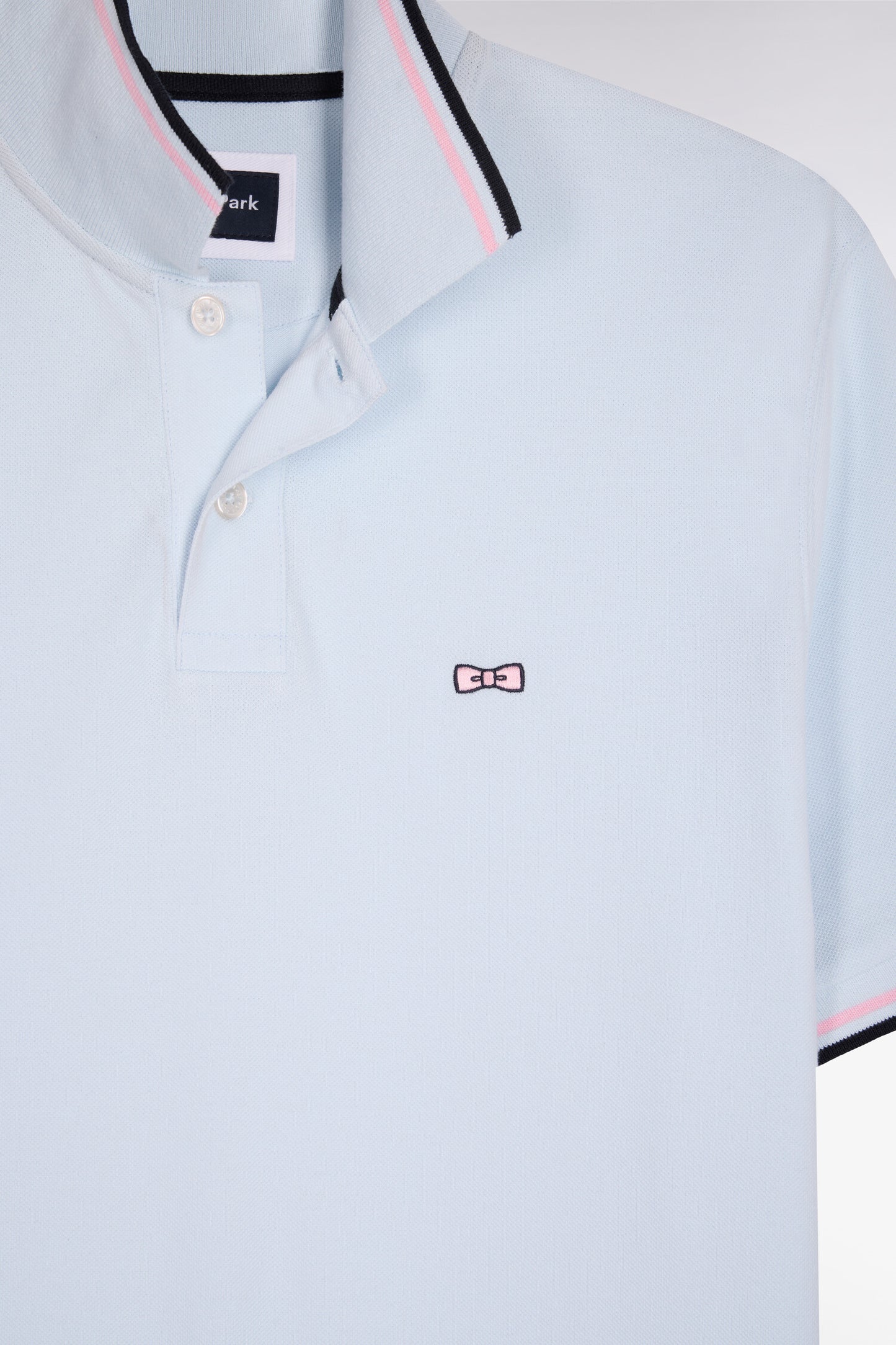 Short-sleeved polo shirt in sky cotton with striped details, regular fit