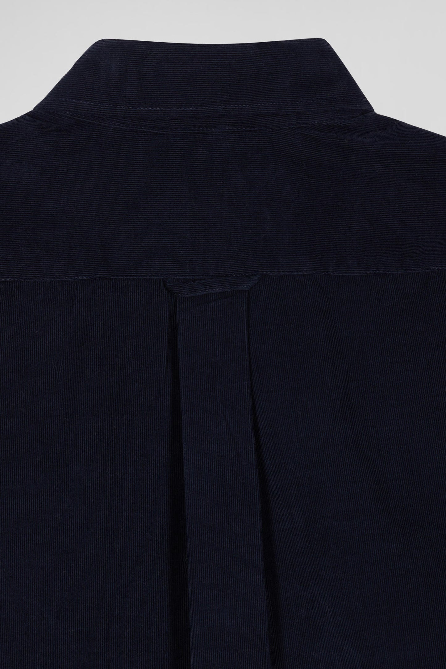 Navy corduroy shirt with button-down collar and regular-fit breast pocket