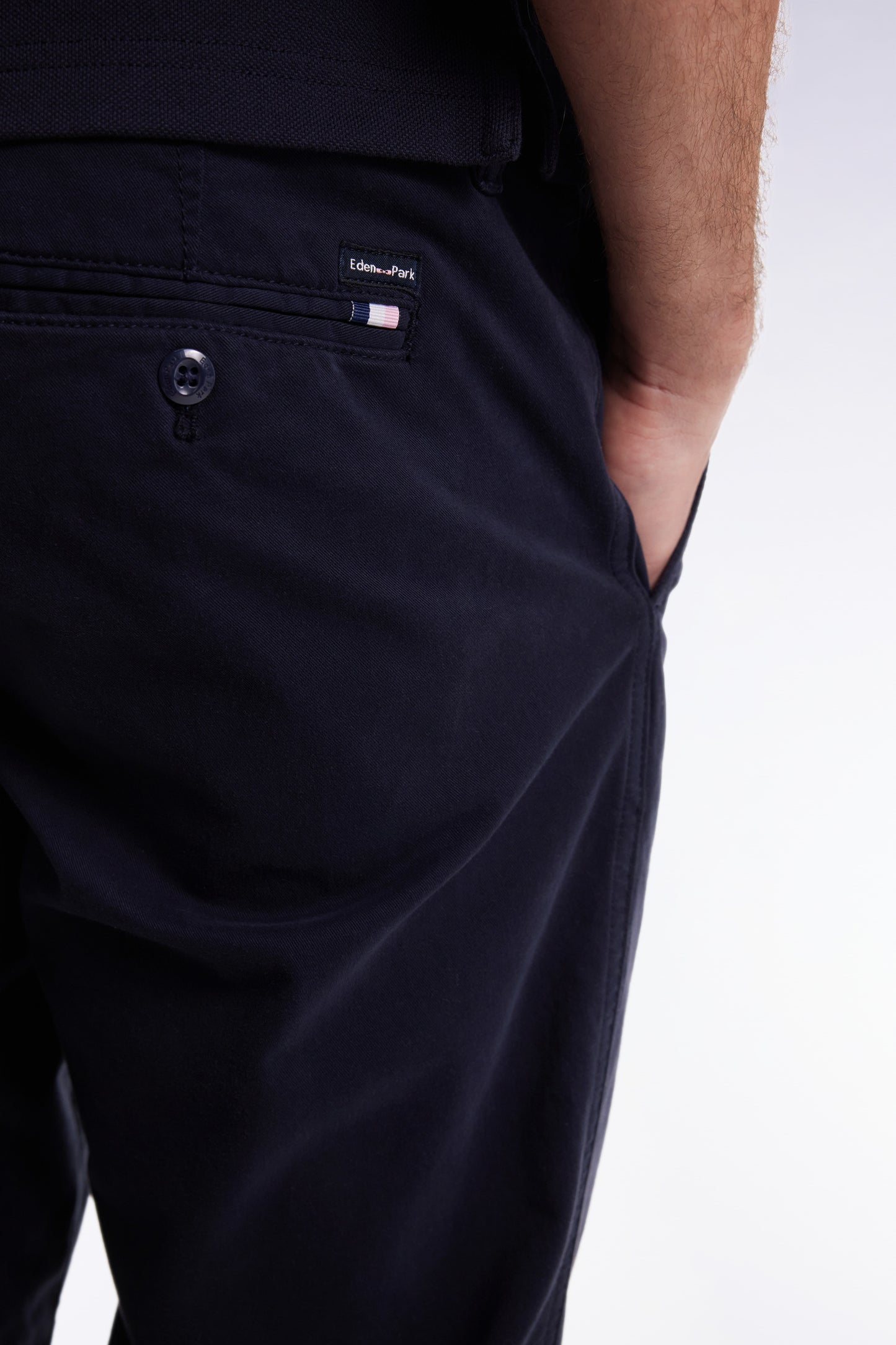 Pleatless chino pants in navy stretch cotton