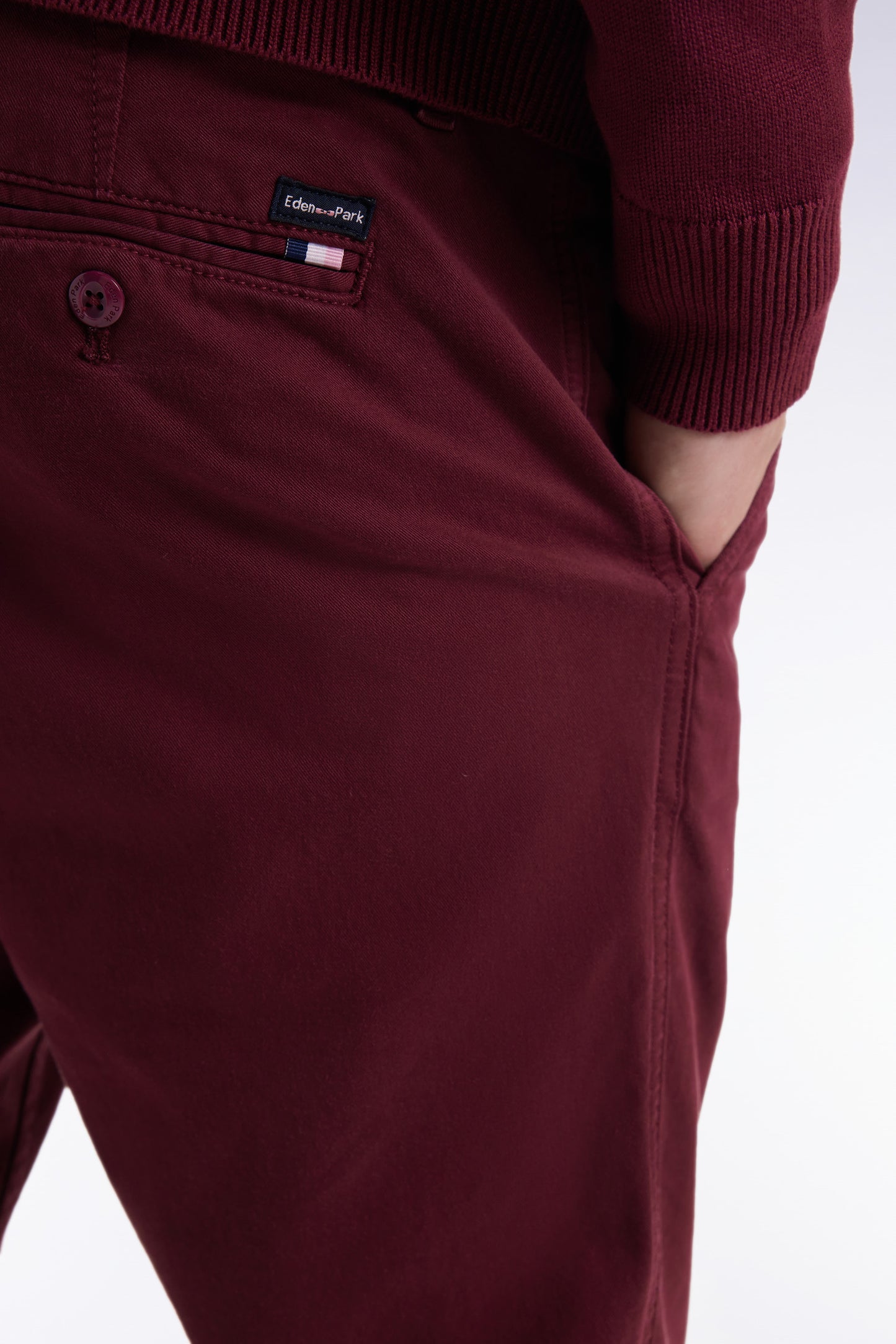 Pleatless chino pants in burgundy stretch cotton