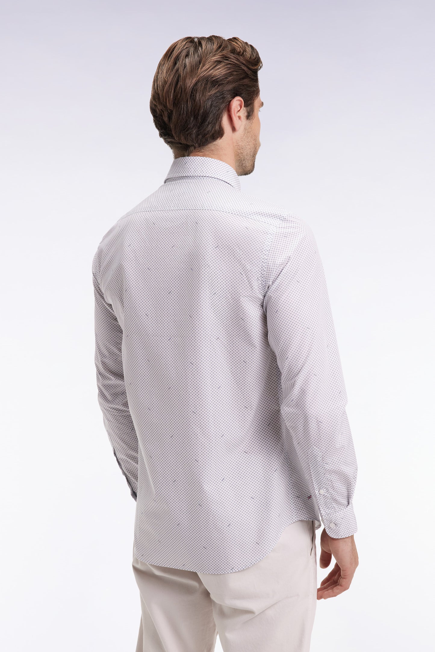 Slim-fit shirt in cotton poplin with navy micropatterns