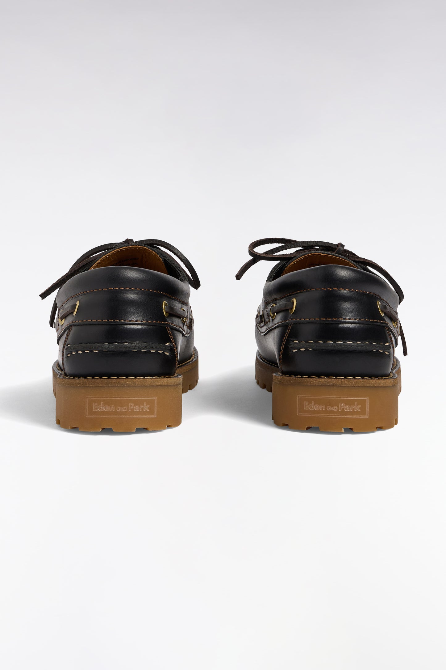 Boat shoes in smooth black leather with beige soles