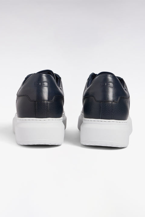 Low sneakers in navy grained leather - Image 3