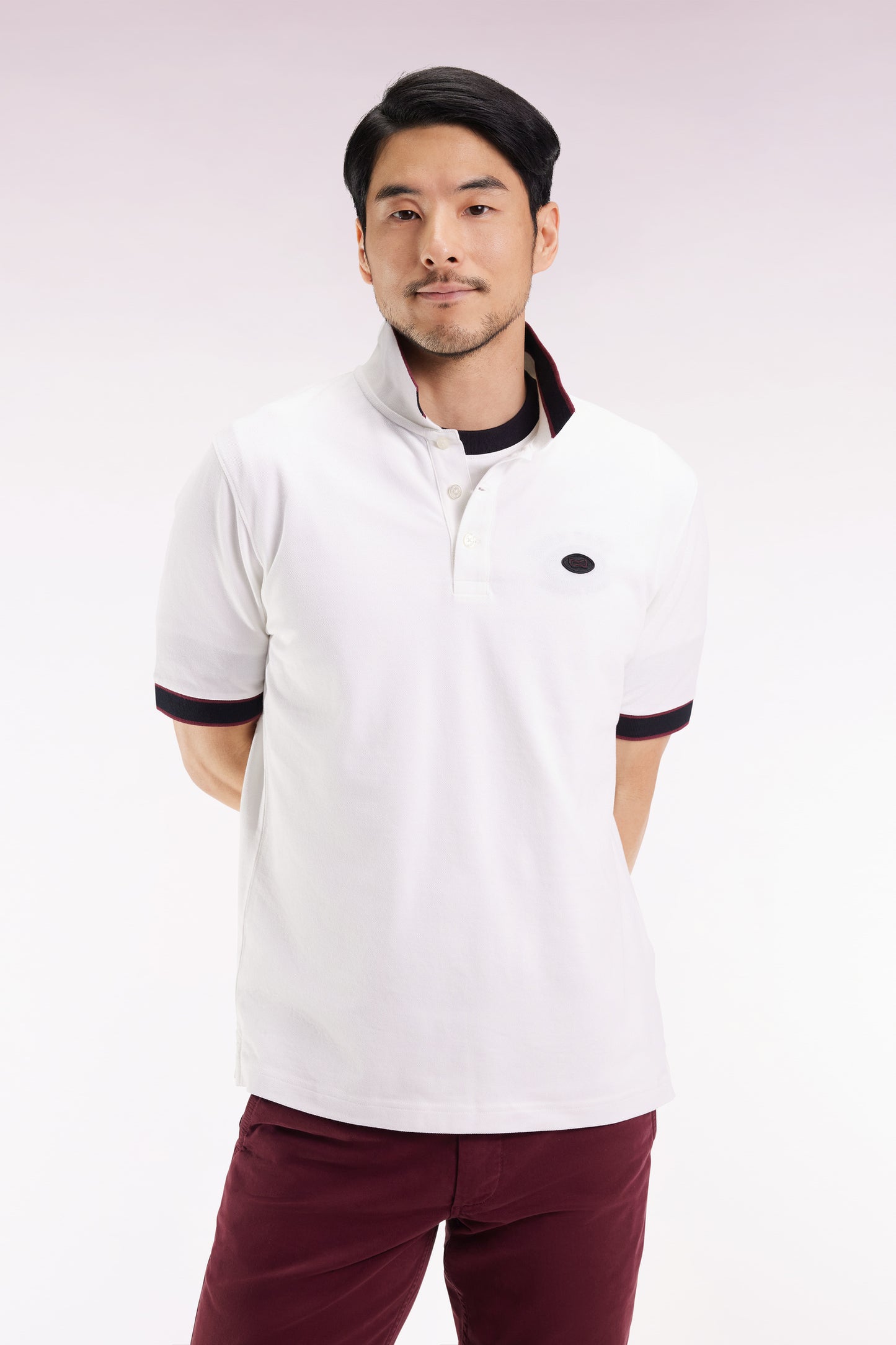 Short-sleeved white cotton polo shirt, loose fit