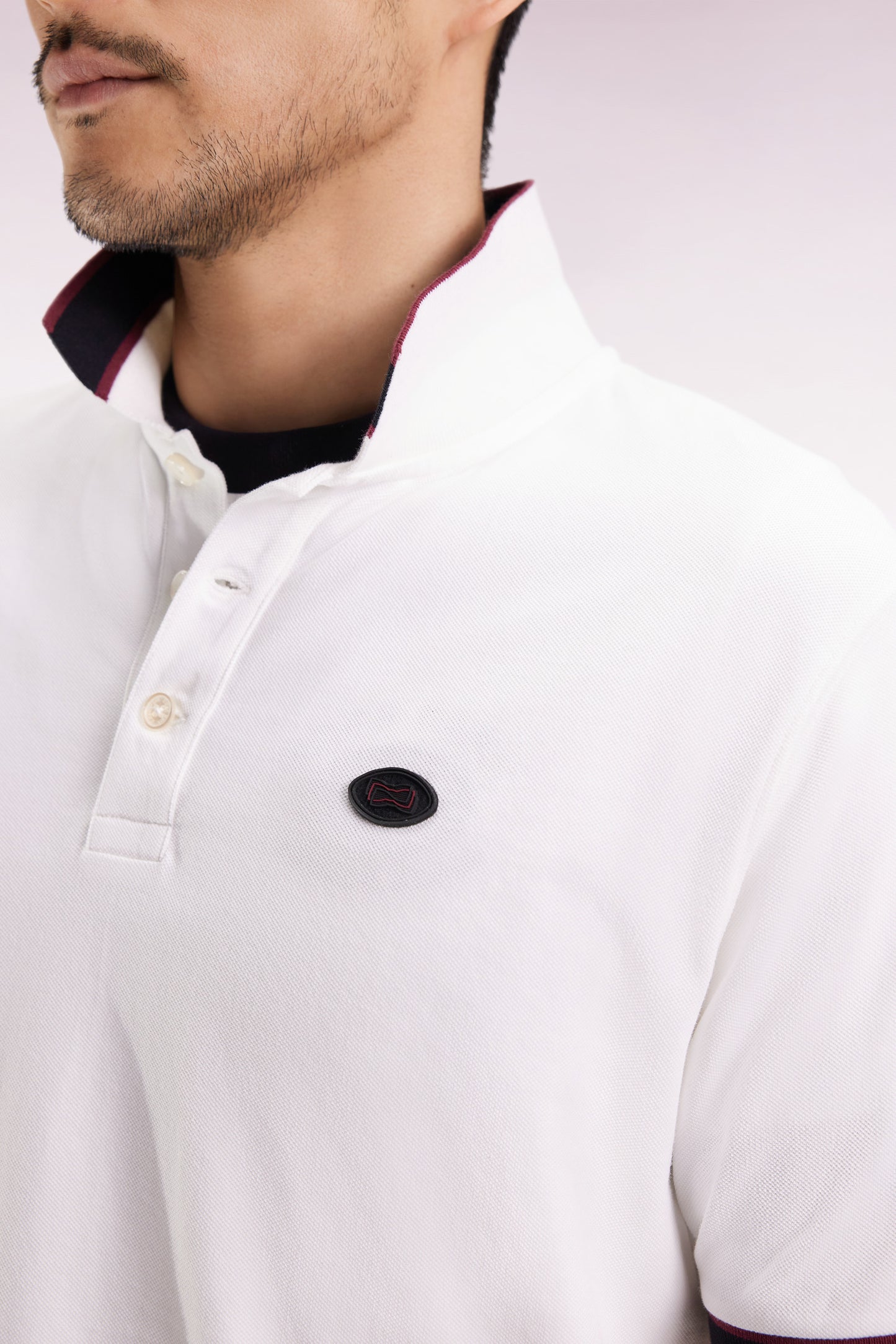 Short-sleeved white cotton polo shirt, loose fit