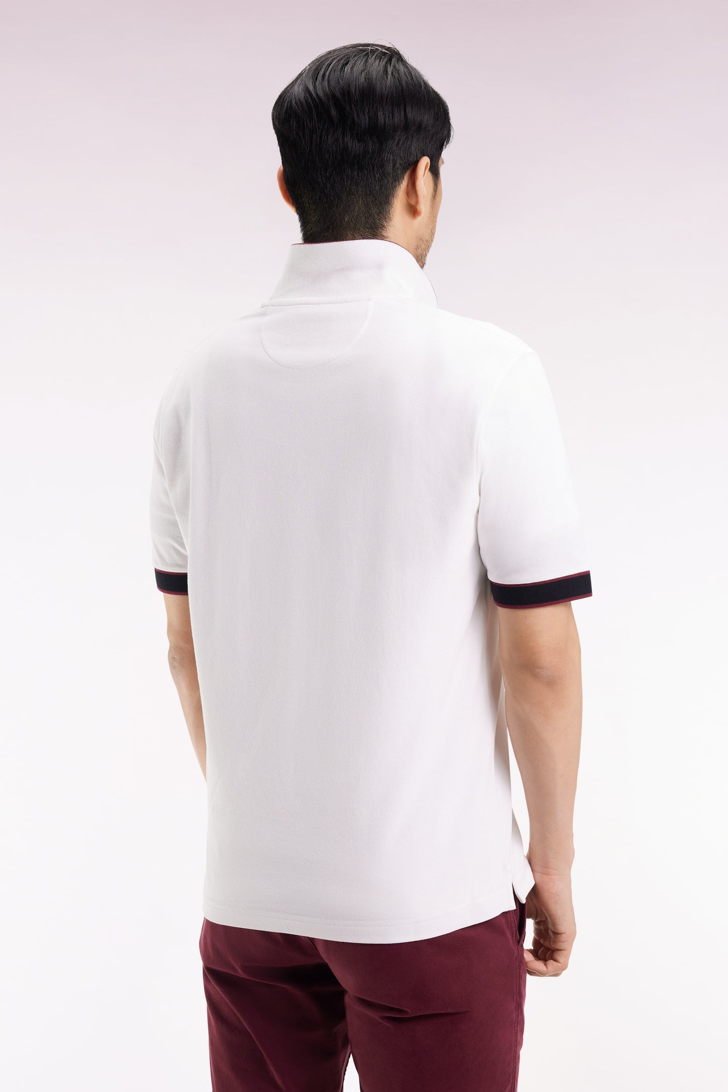 Short-sleeved white cotton polo shirt, loose fit