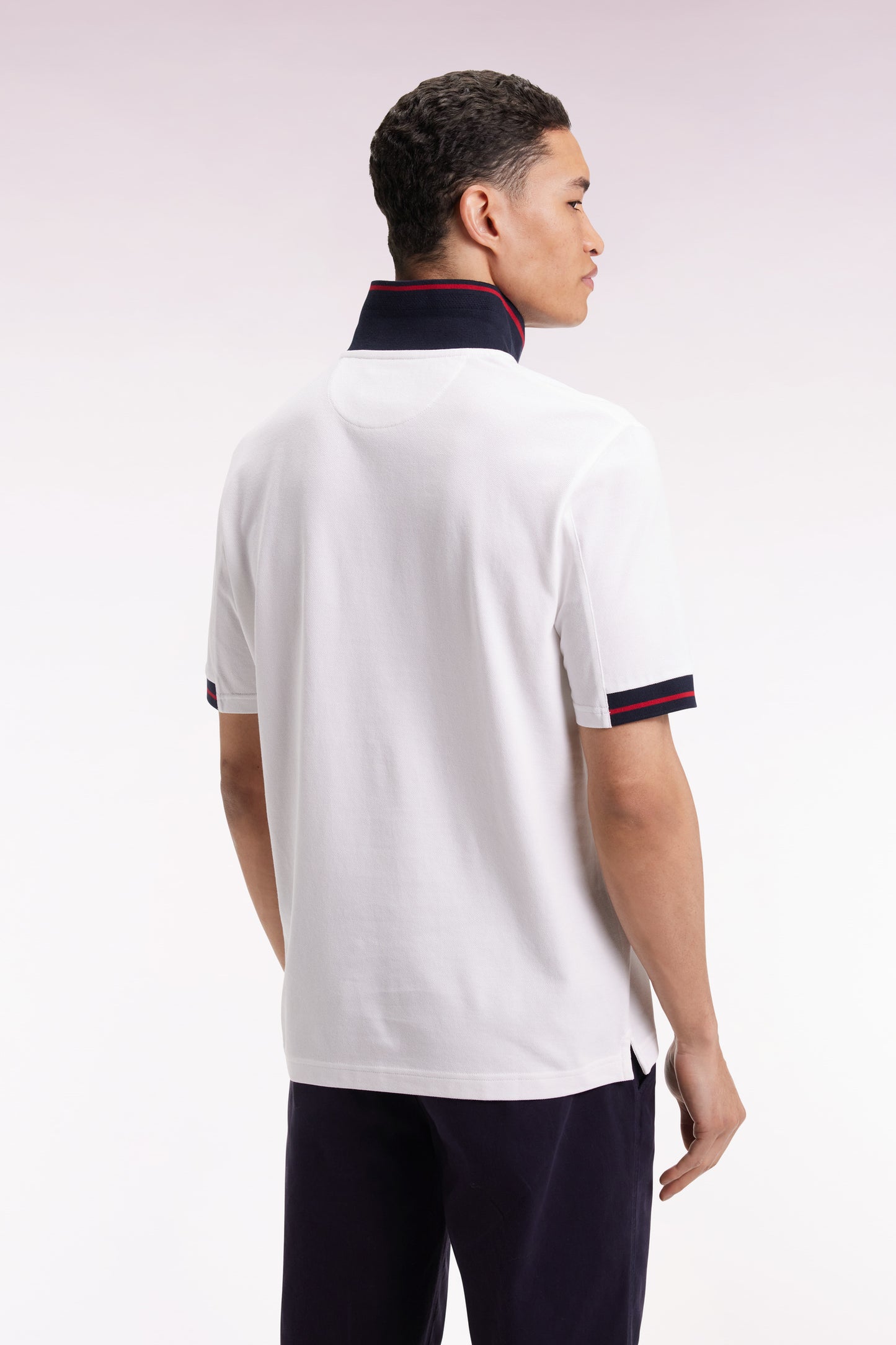 White short-sleeved loose-fitting polo shirt