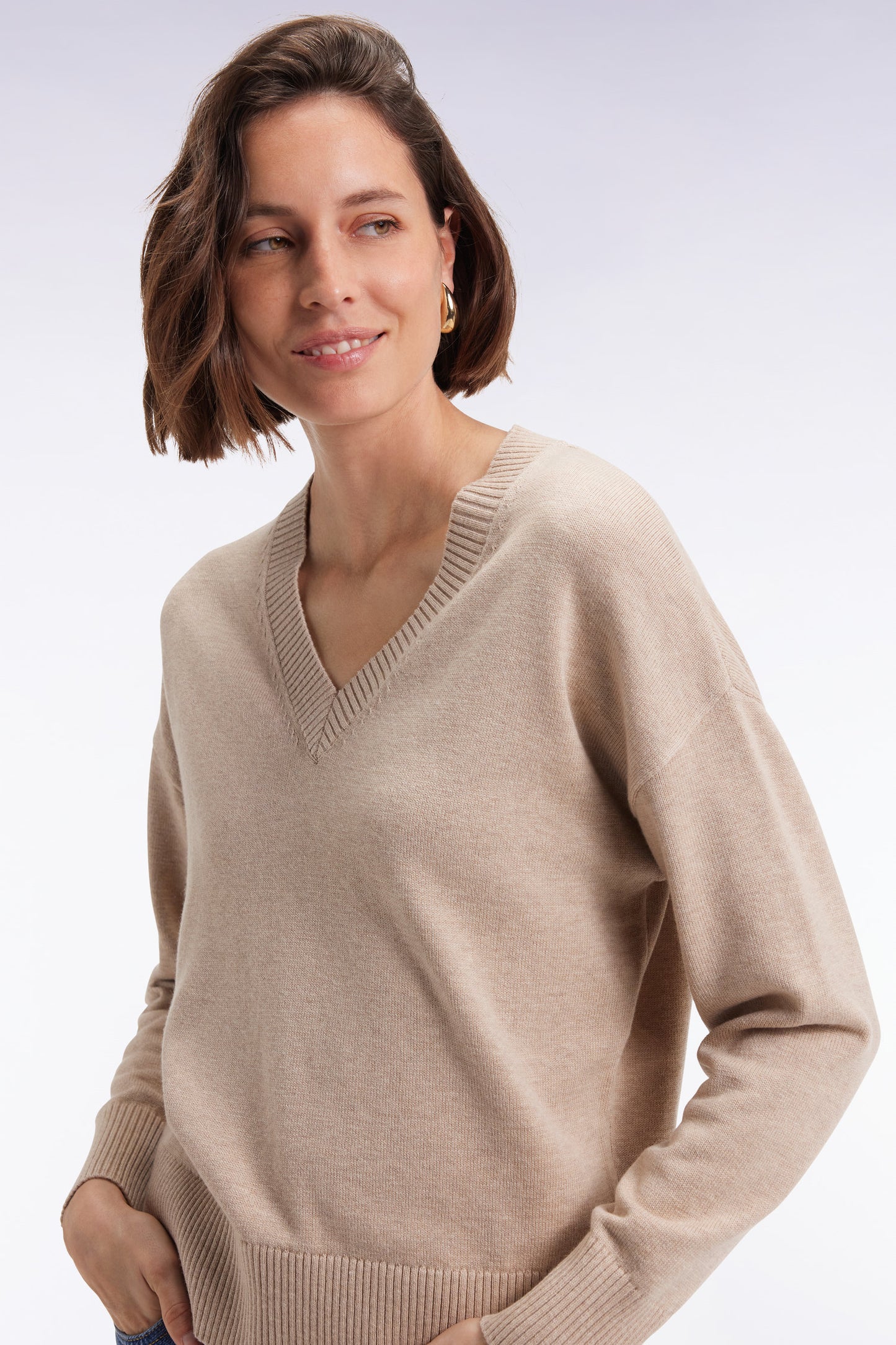 Relaxed fit V-neck sweater in beige wool and cotton