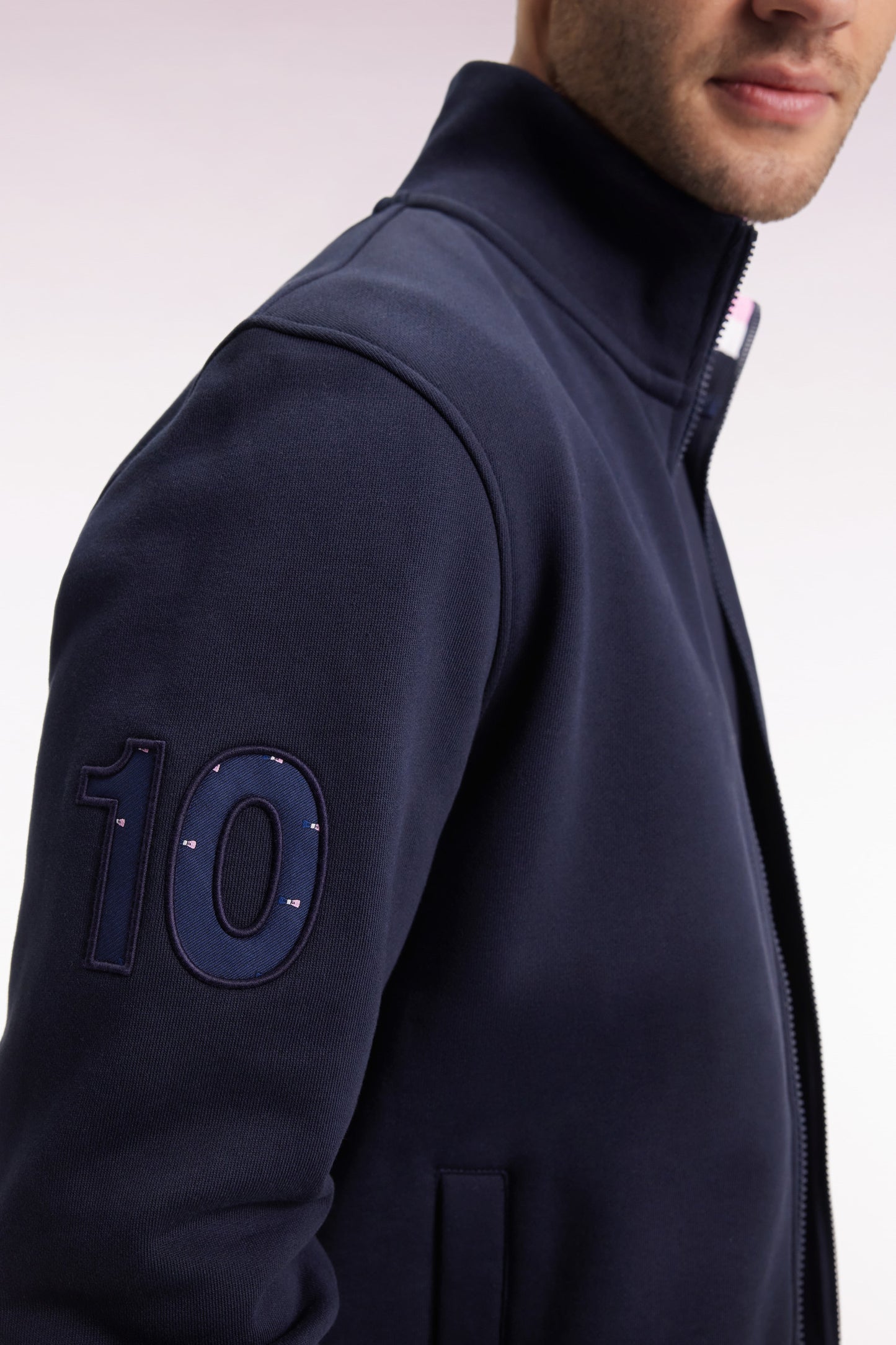 Sweatshirt zippé en coton marine broderie 10 coupe droite