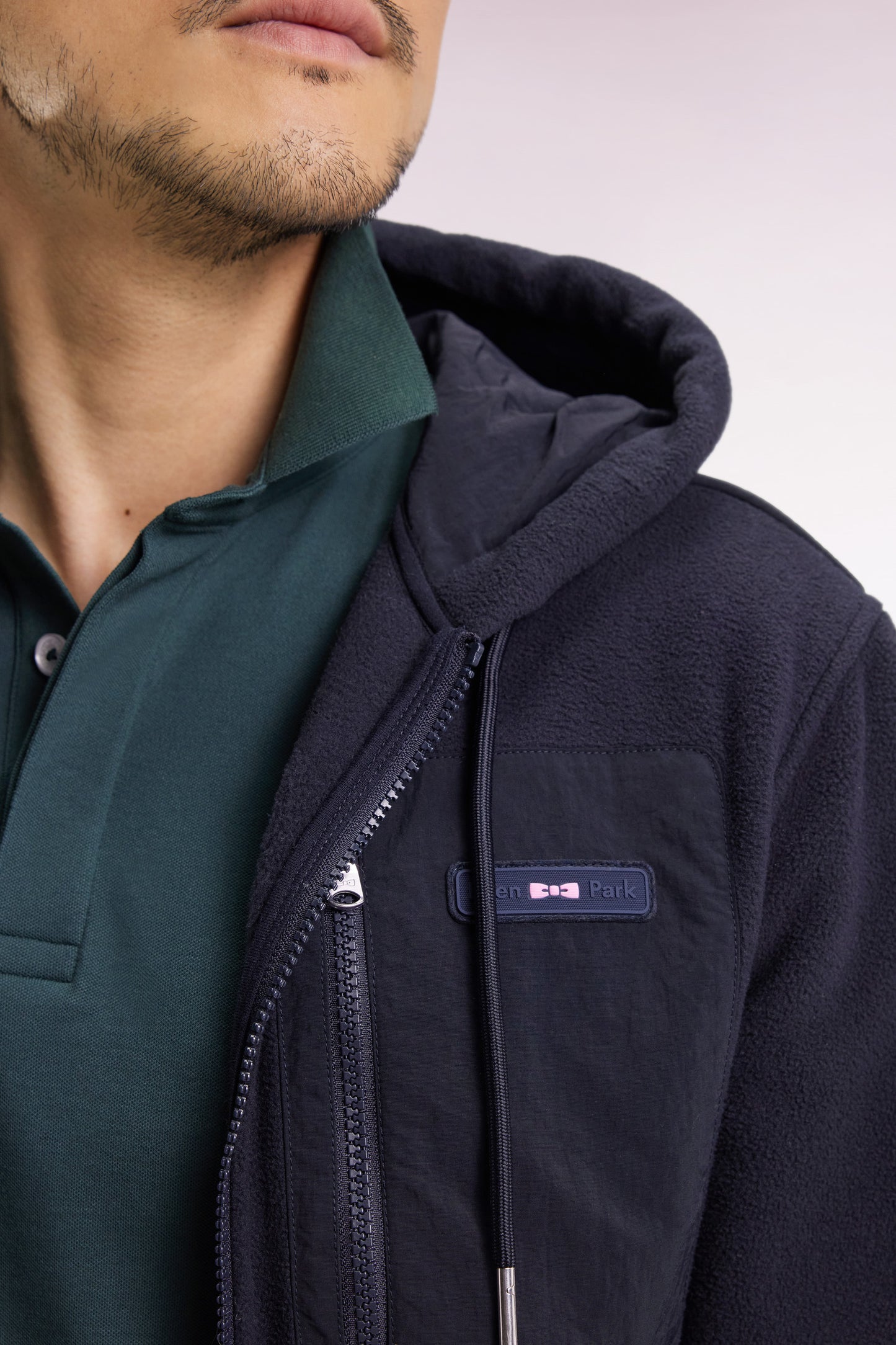 Sweatshirt zippé à capuche bimatière marine coupe droite