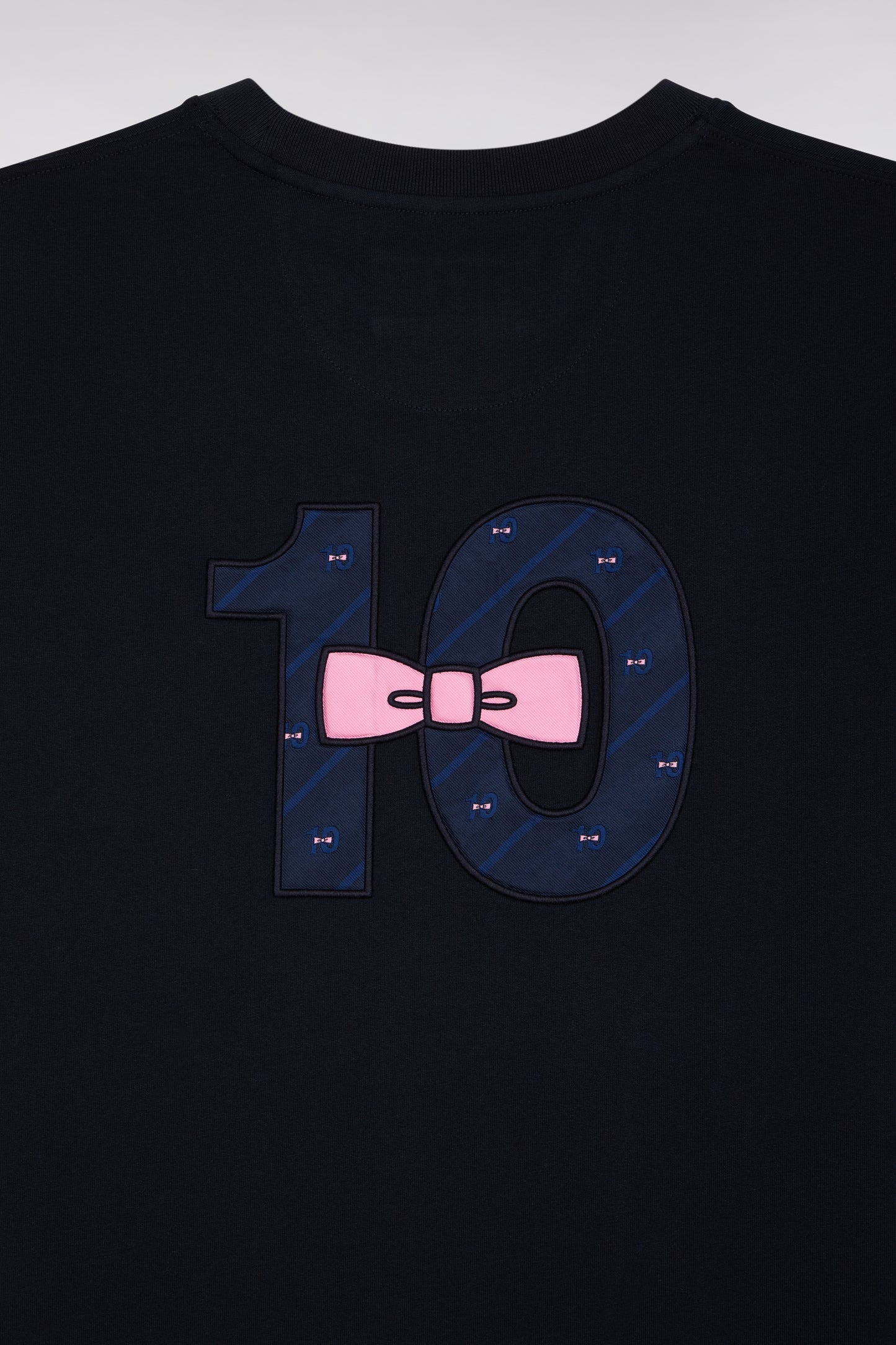 Short-sleeved navy cotton embroidered back T-shirt