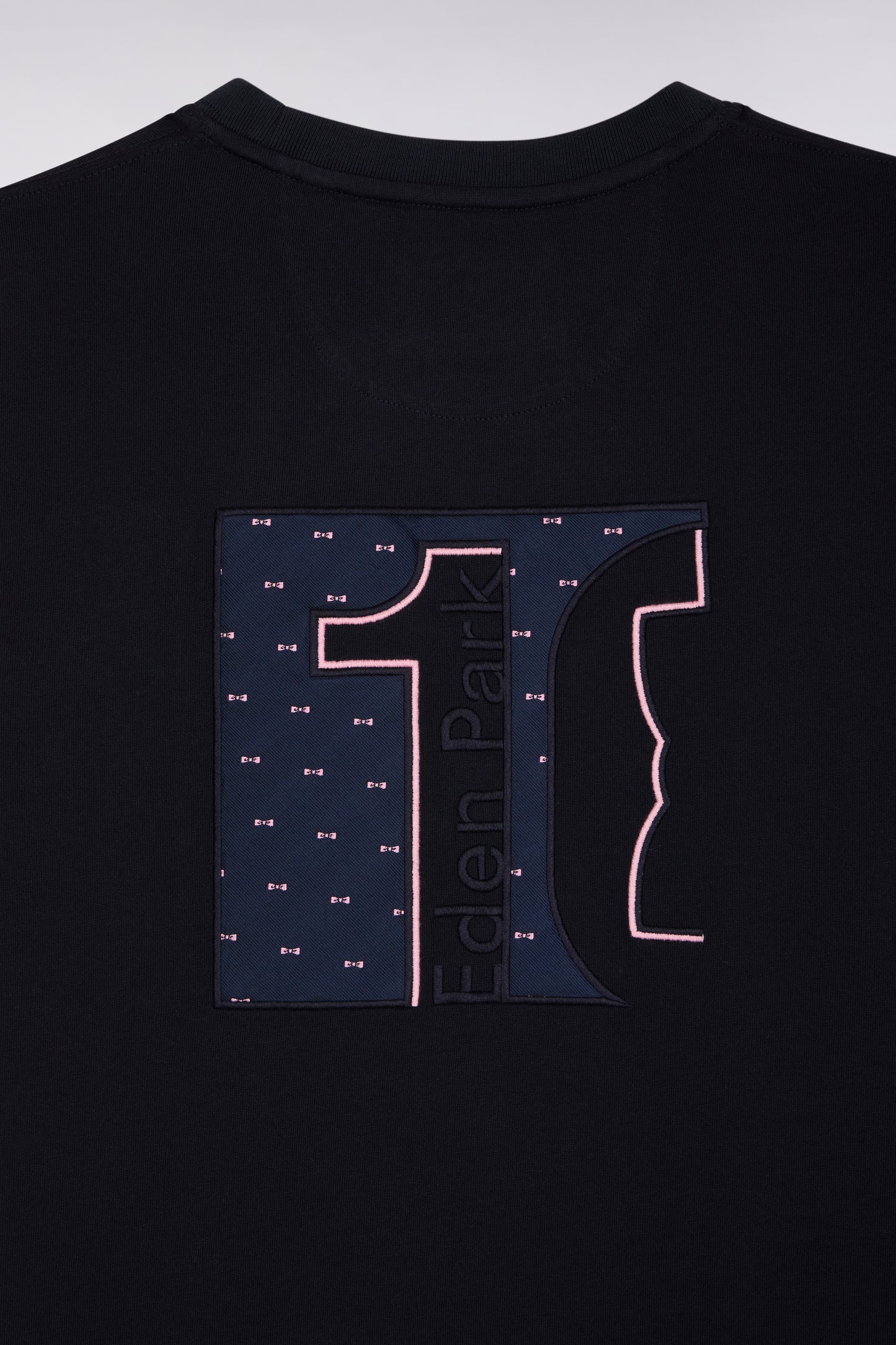 Two-tone short-sleeved T-shirt in navy and pink embroidered cotton