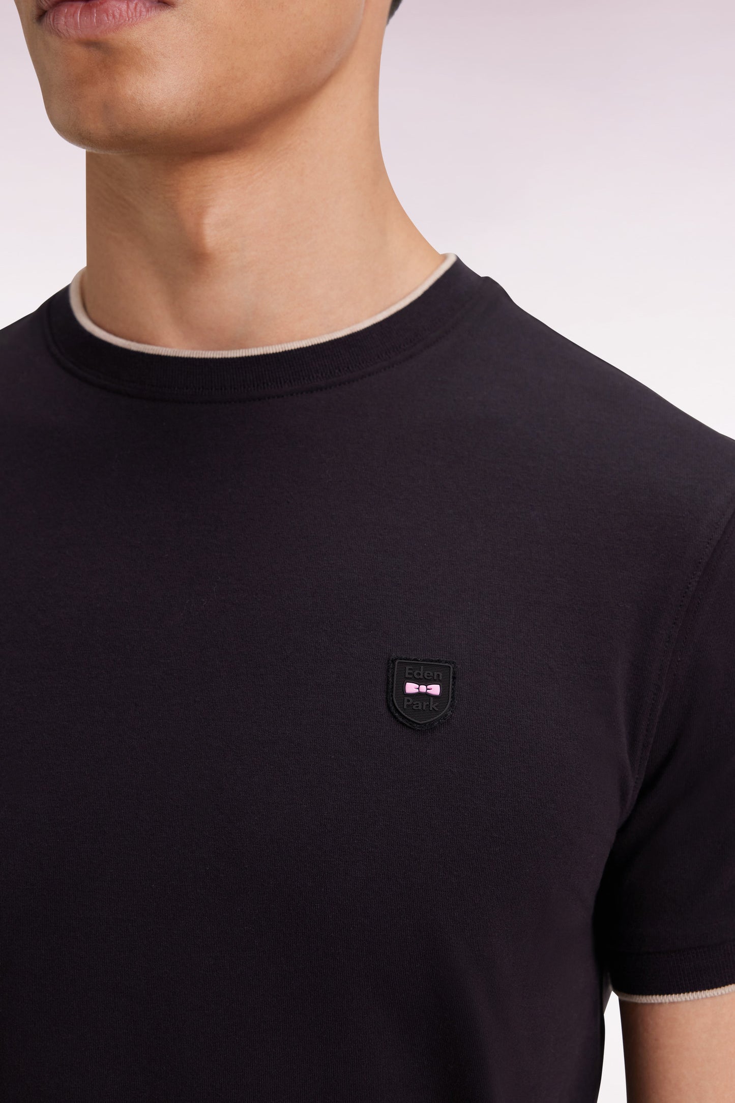 Short-sleeved T-shirt in black stretch cotton, slim fit