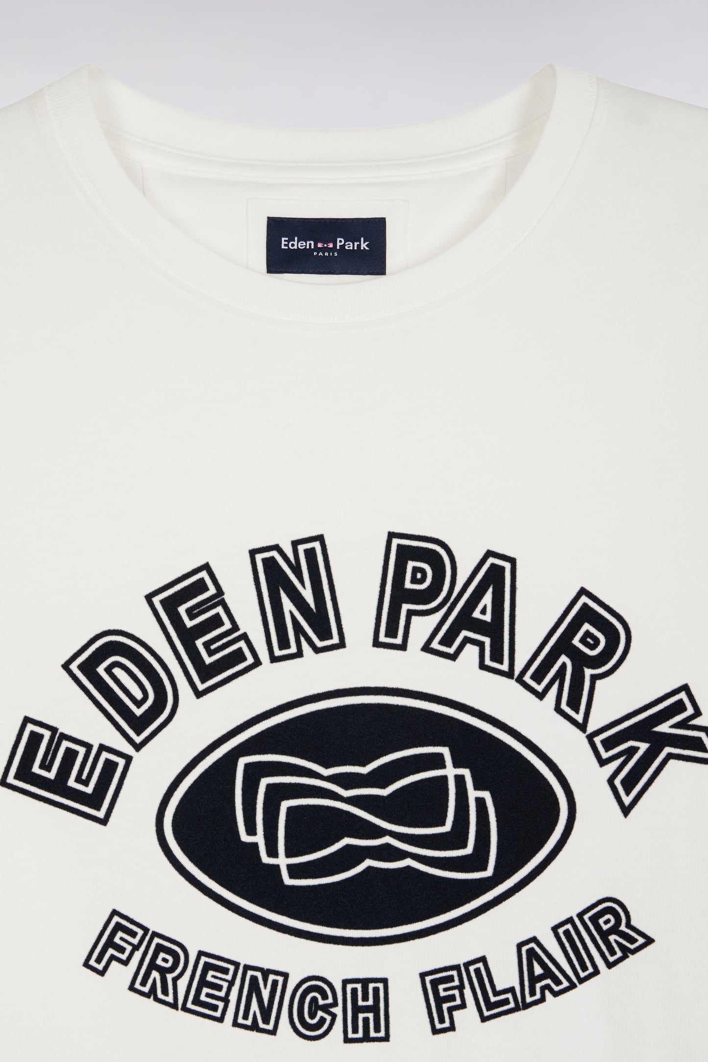 Short-sleeved T-shirt in white cotton with velvet-effect print