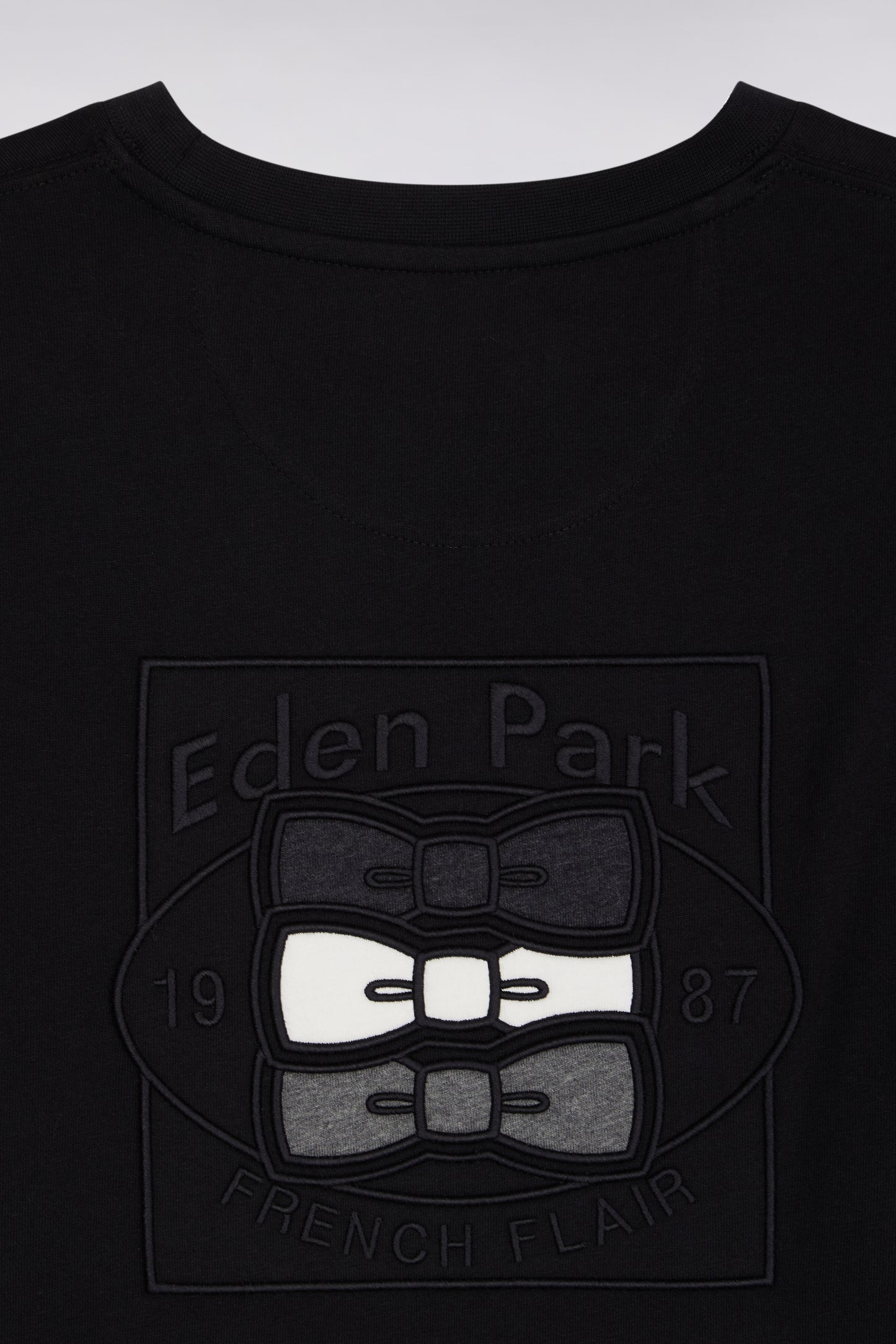 Long-sleeved black cotton T-shirt