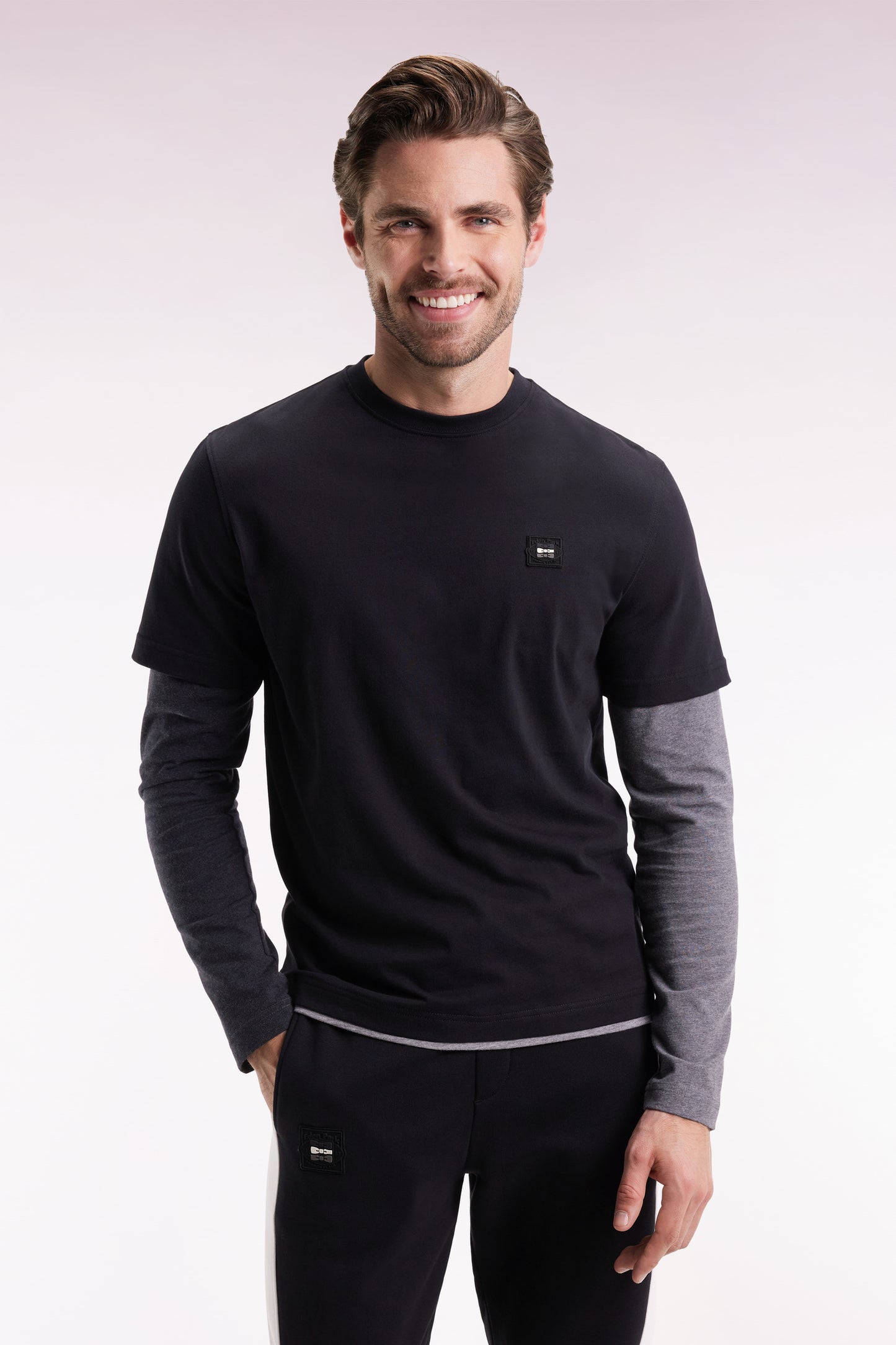 Long-sleeved black cotton T-shirt