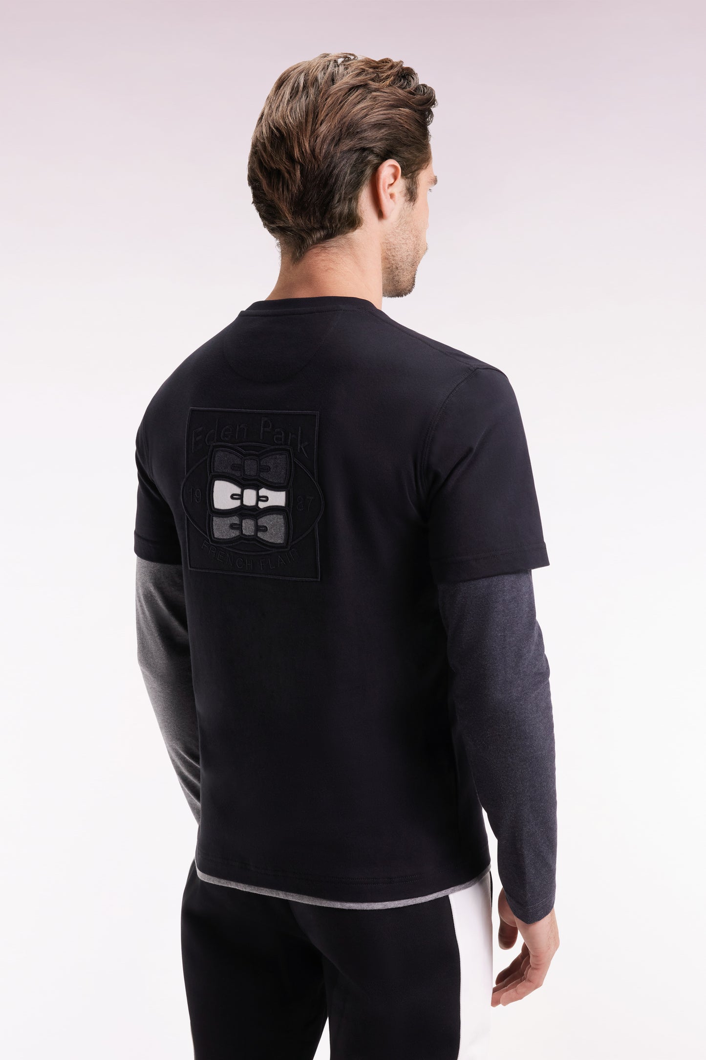 Long-sleeved black cotton T-shirt