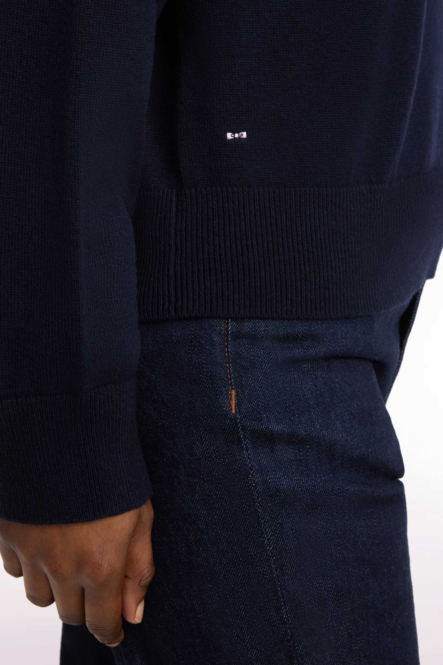 Pull col V en laine et coton marine coupe oversized