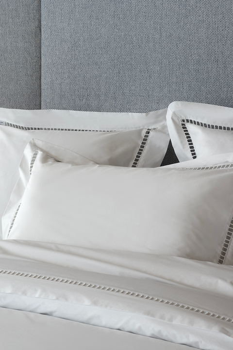duo of rectangular white pillow case - Image 1