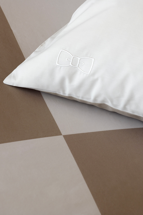 2 beige cut and sewn square pillowcases - Beau plongeon - Image 1