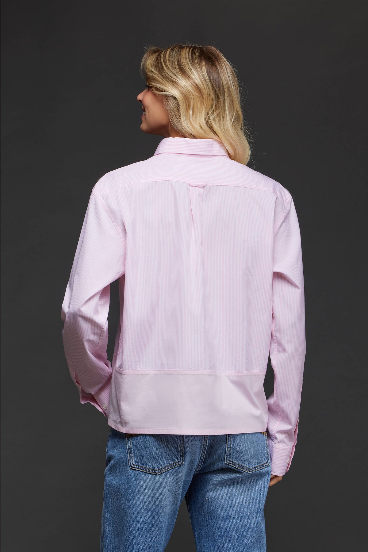 Chemise upcyclée Pap'Atelier en coton rayé rose à empiècement uni
