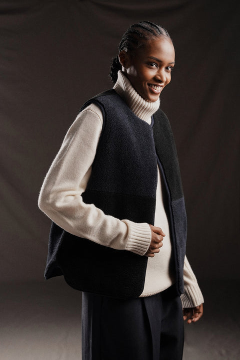 PAP'Atelier reversible cut and sew sleeveless cardigan - Image 1