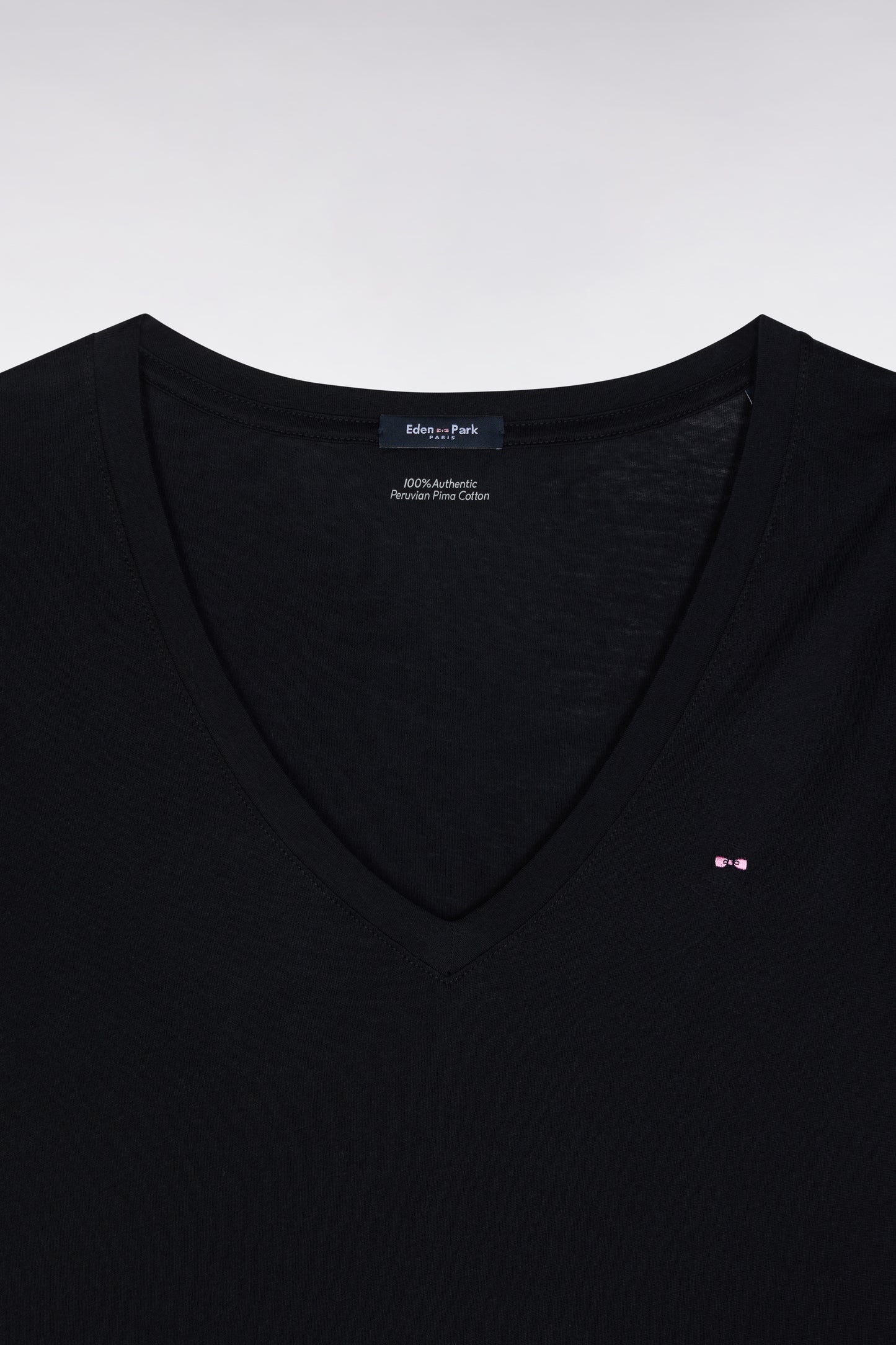 V-neck T-shirt in black lightweight Pima cotton jersey, straight cut