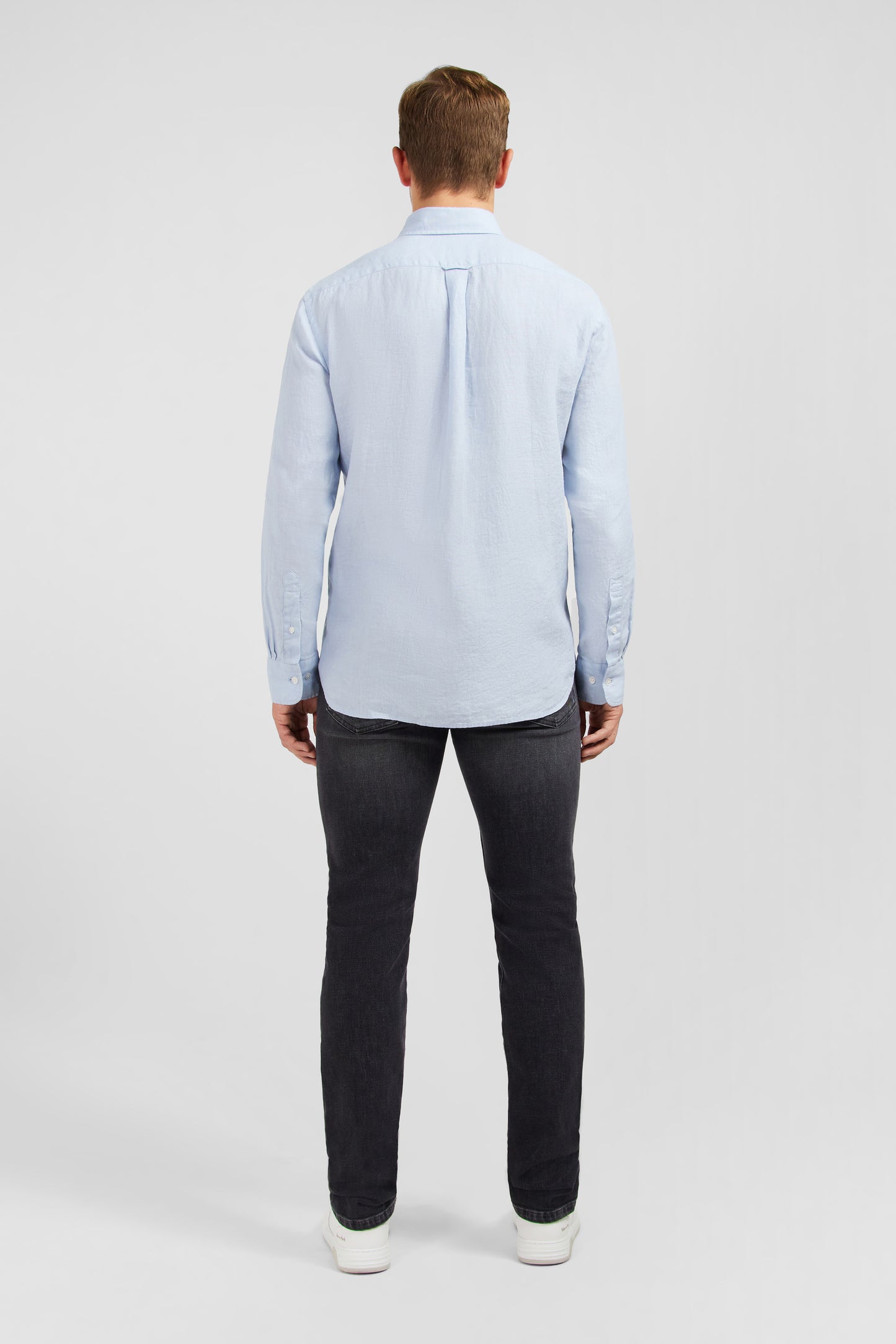 Plain light blue shirt in linen