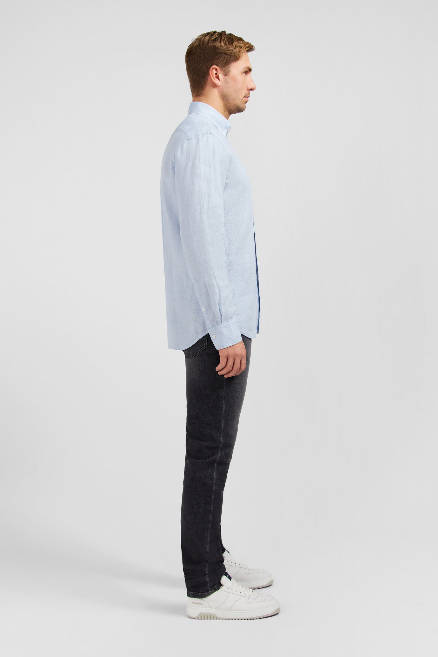 Plain light blue shirt in linen