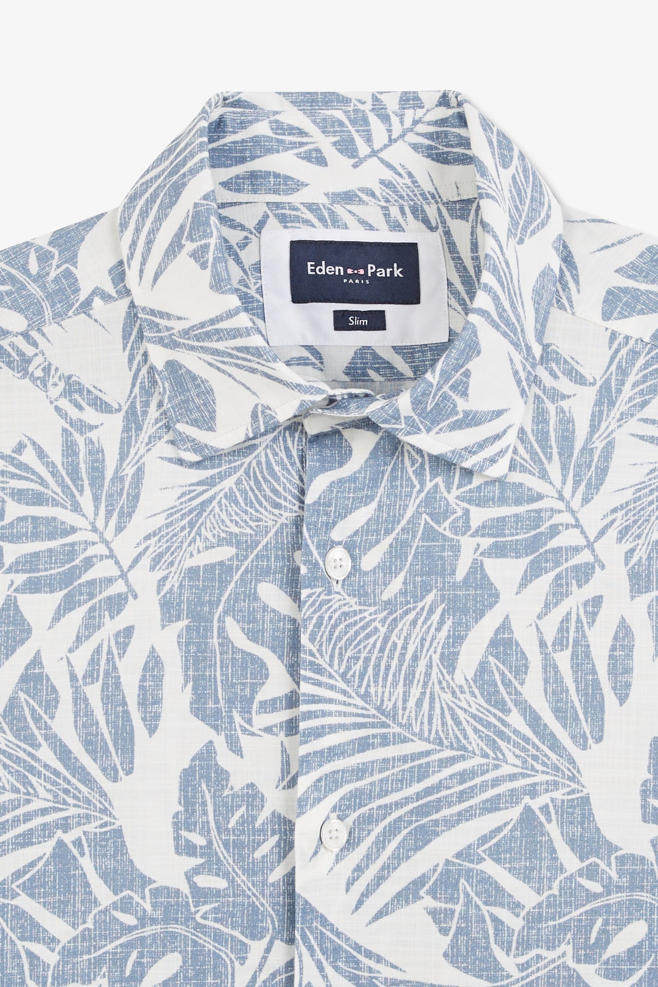 Shirt with an exclusive leaves print