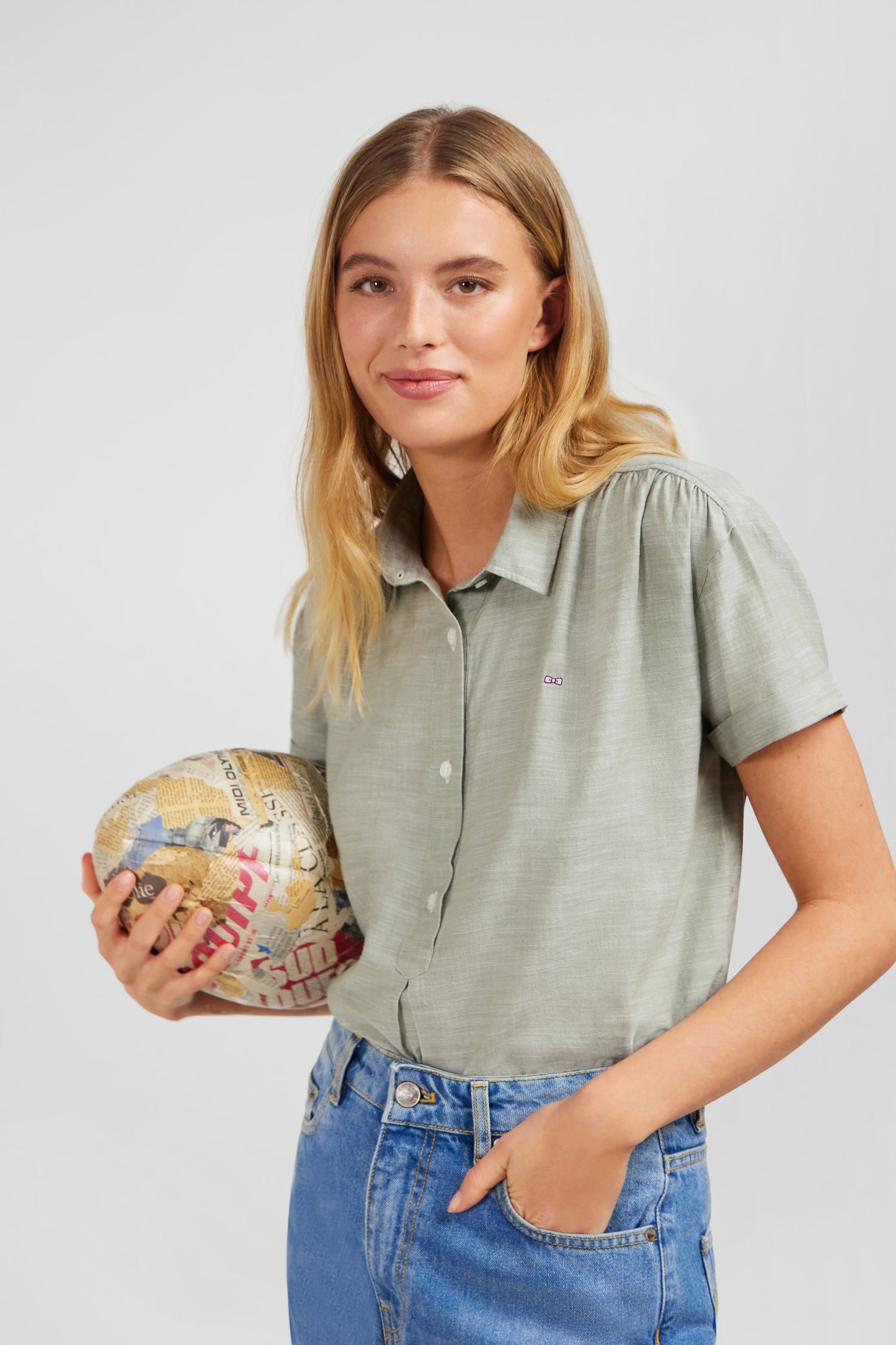 Green short-sleeved blouse
