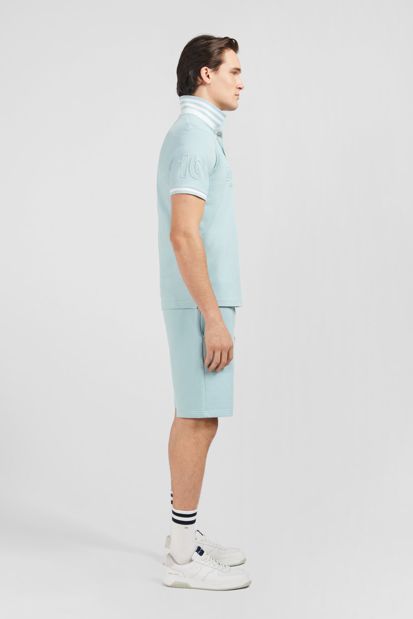 Plain green short-sleeved polo shirt