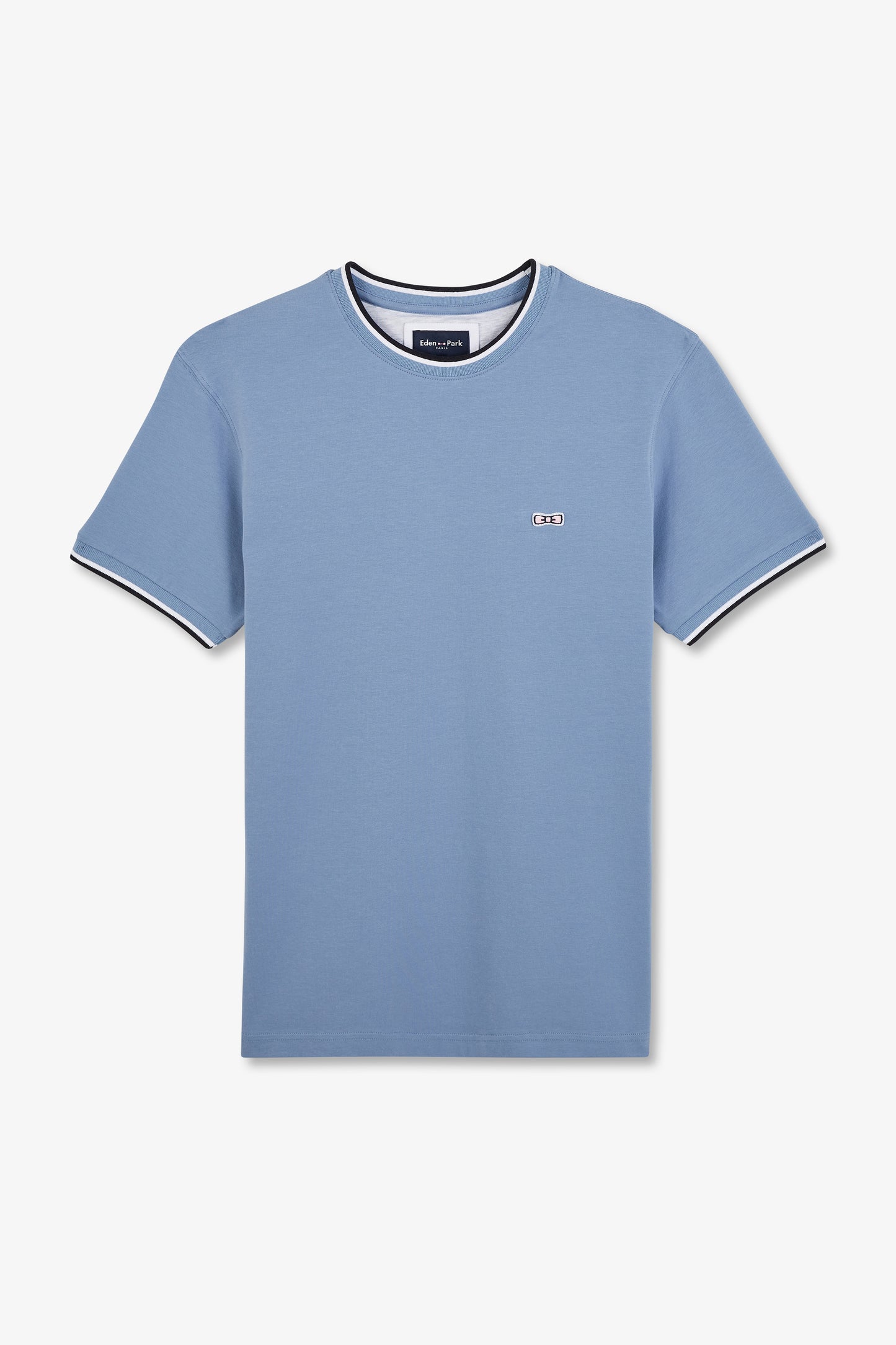 Plain blue short-sleeved T-shirt