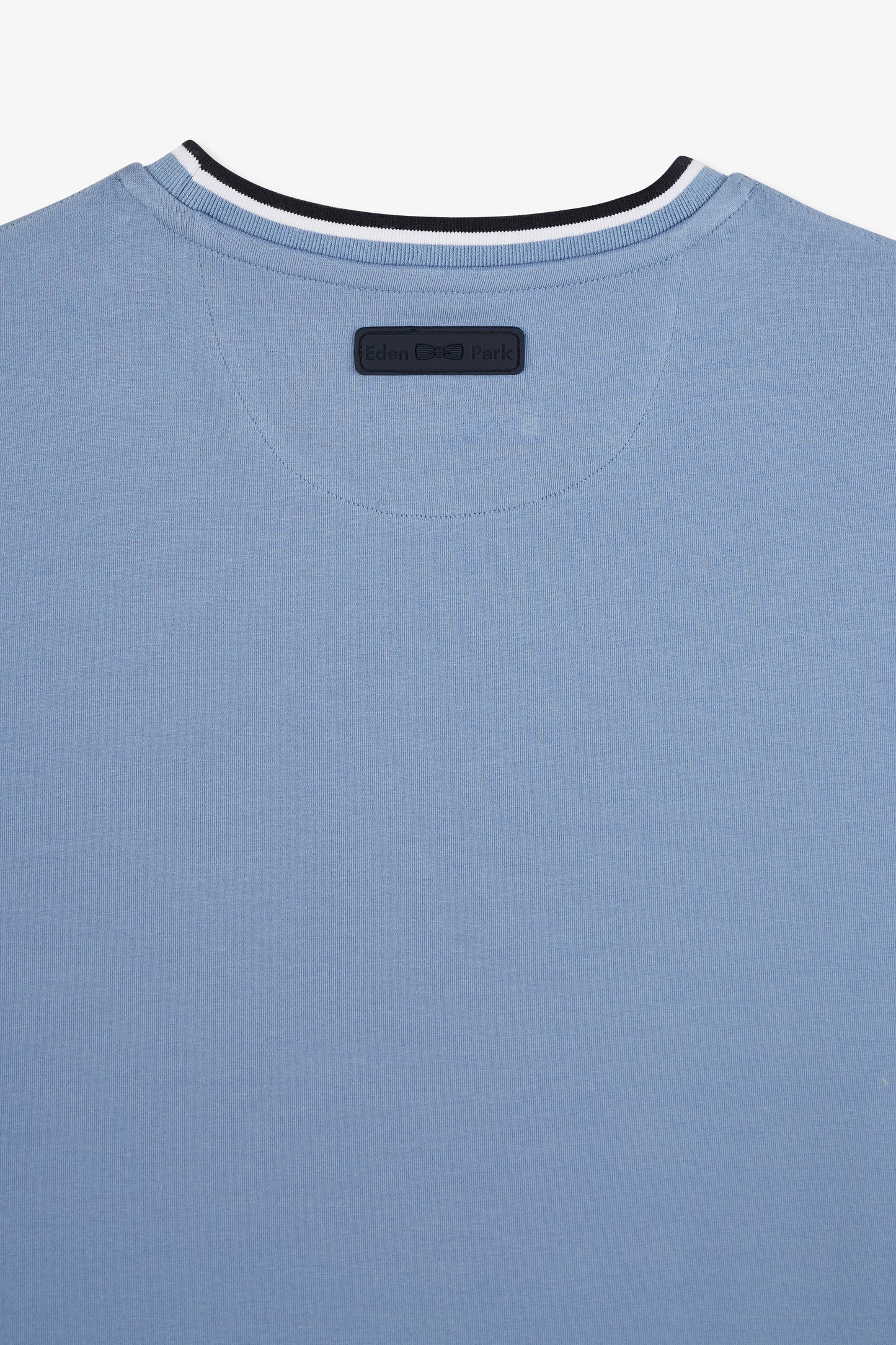 Plain blue short-sleeved T-shirt