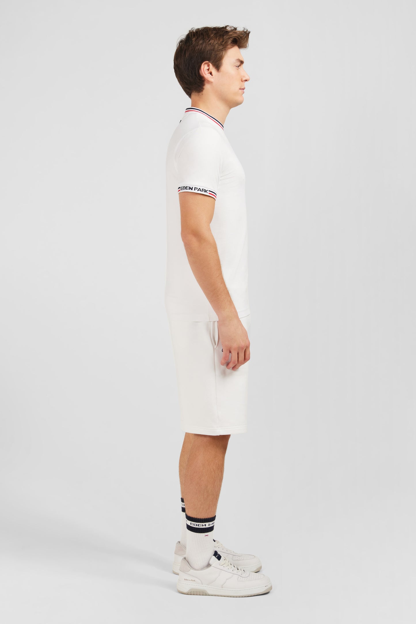 White short-sleeved T-shirt