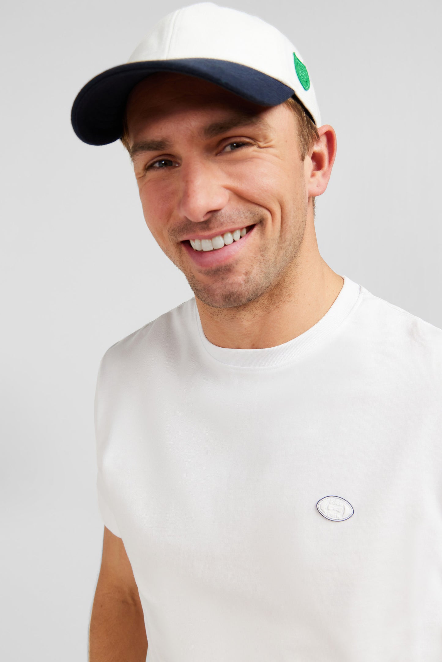 White short-sleeved T-shirt