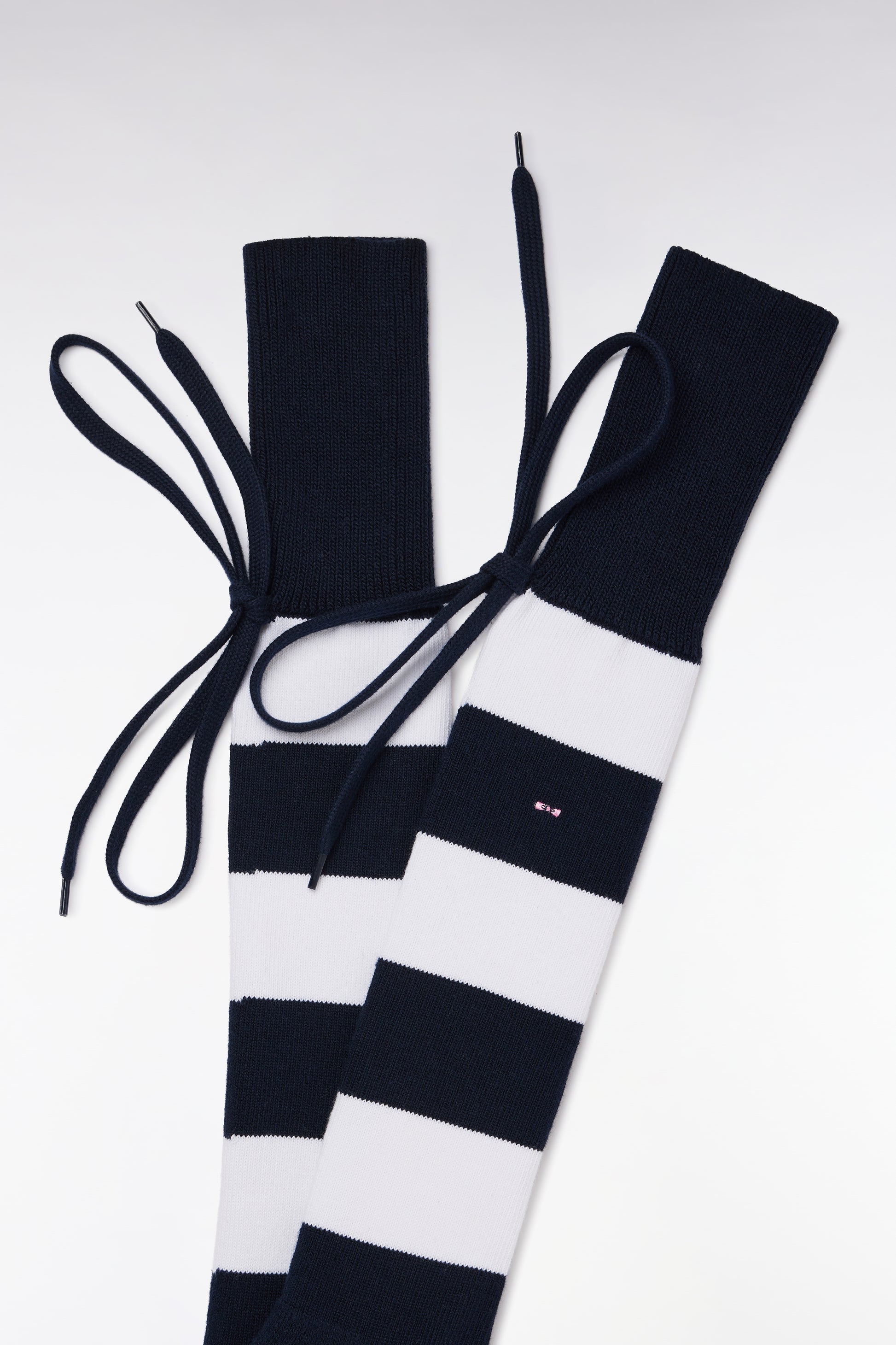 Chaussettes de rugby montantes cerclées marine et blanches